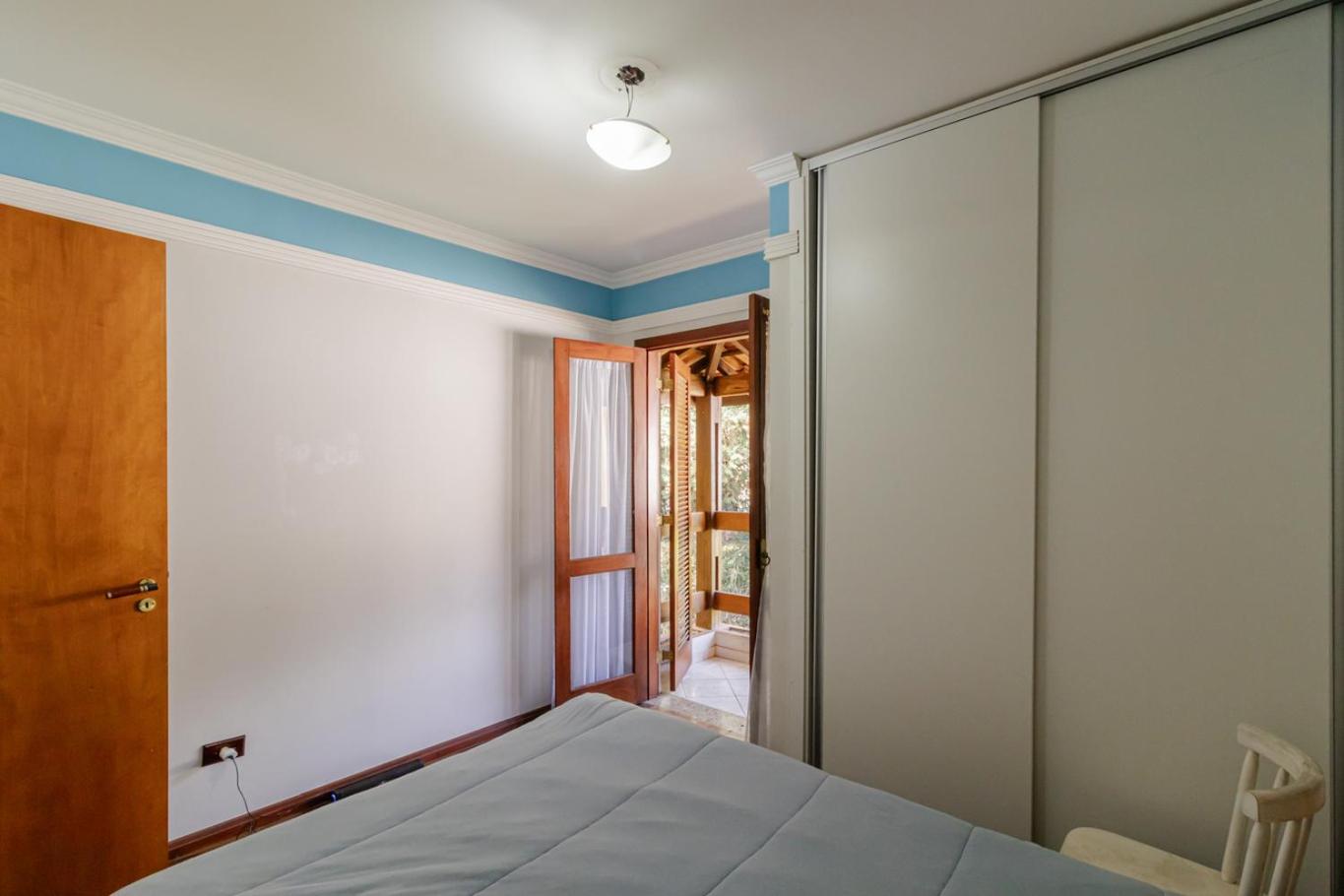 Casa com Piscina, Salao de jogos e Churrasqueira