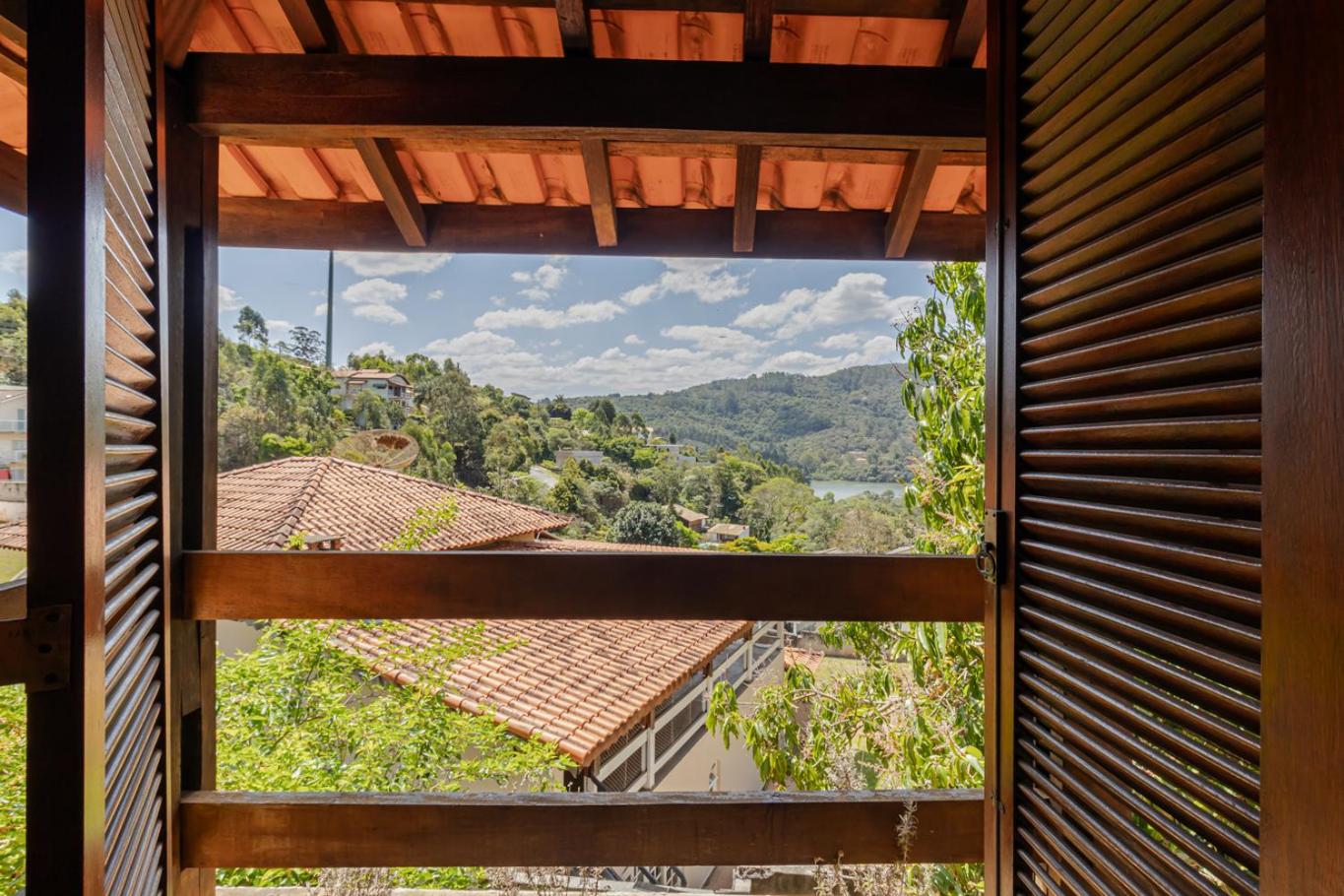 Casa com Piscina, Salao de jogos e Churrasqueira