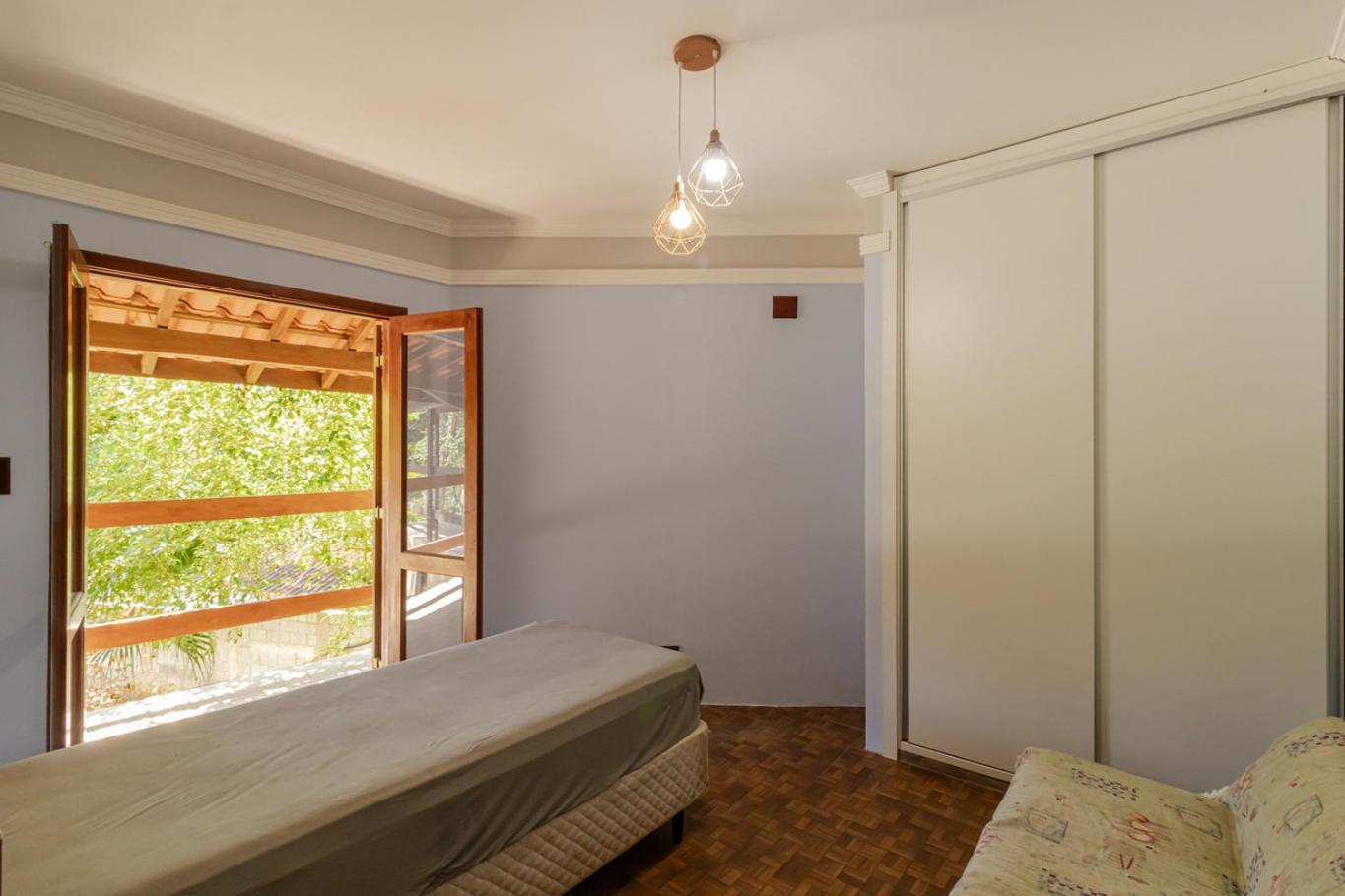 Casa com Piscina, Salao de jogos e Churrasqueira