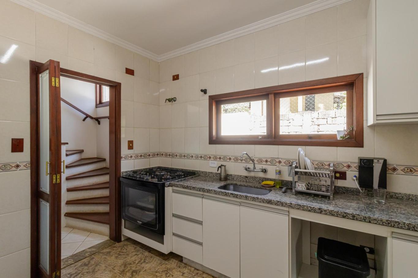Casa com Piscina, Salao de jogos e Churrasqueira