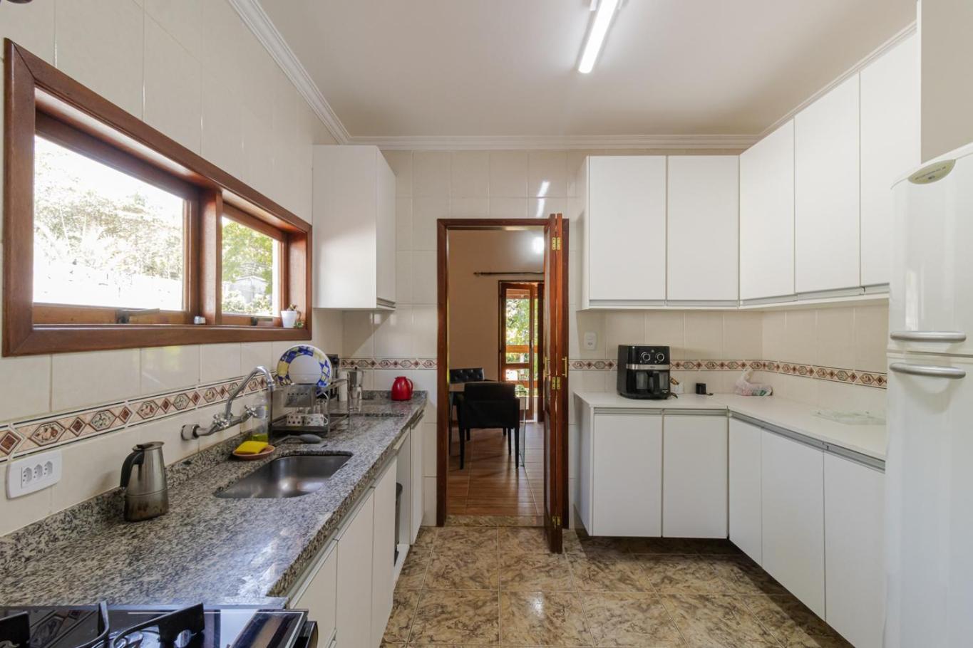Casa com Piscina, Salao de jogos e Churrasqueira
