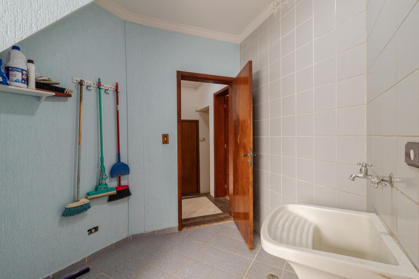 Casa com Piscina, Salao de jogos e Churrasqueira