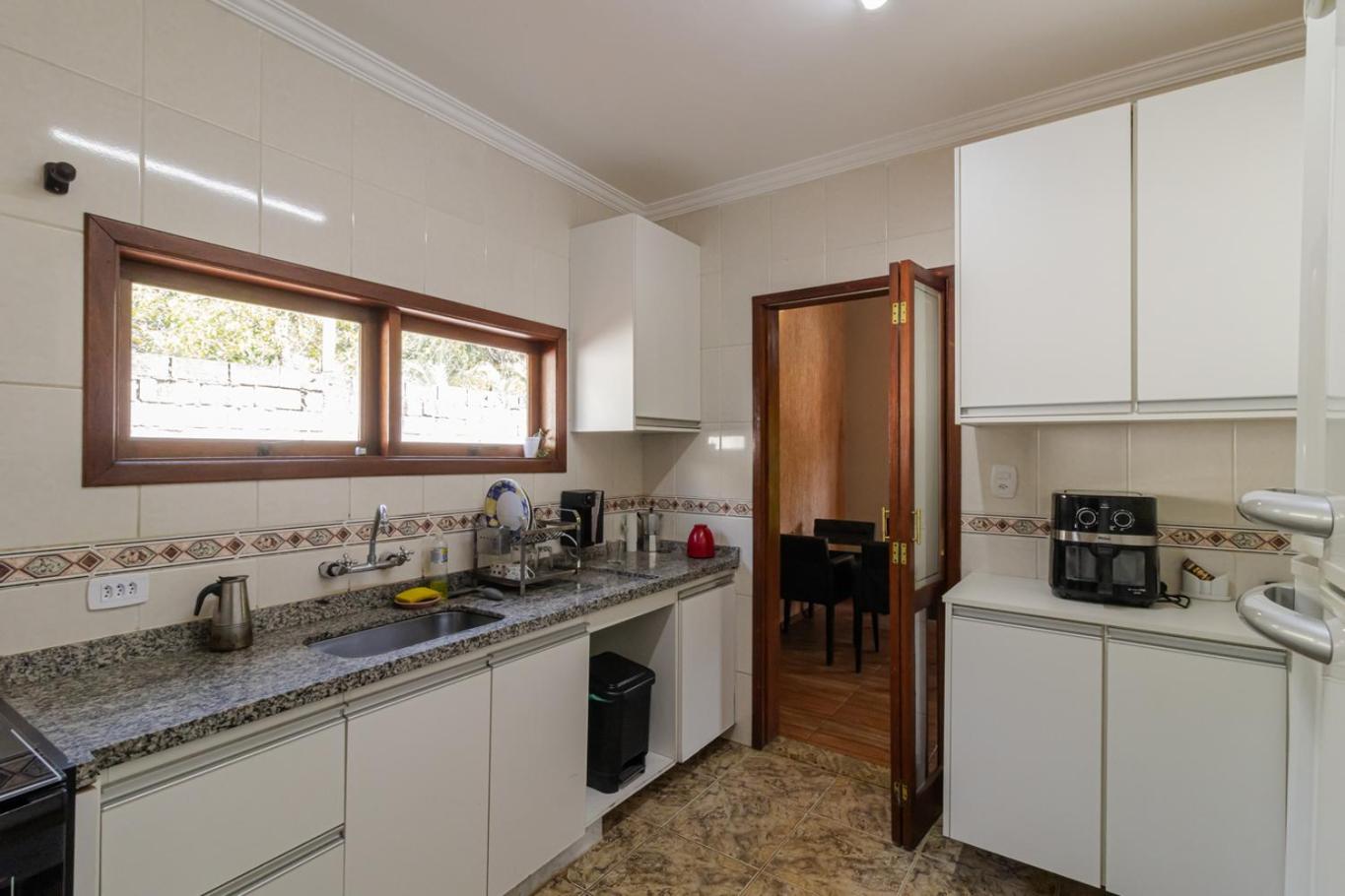 Casa com Piscina, Salao de jogos e Churrasqueira