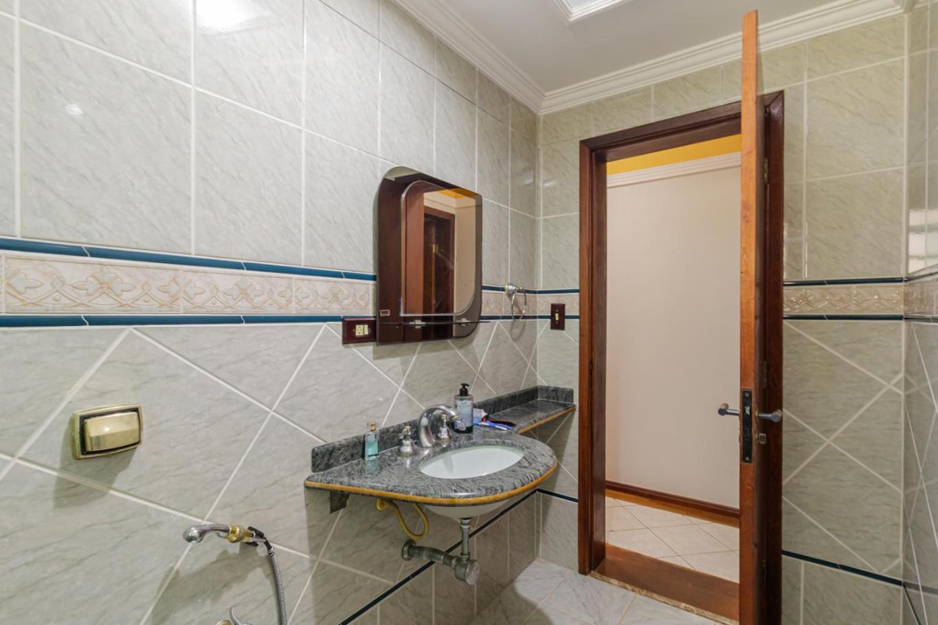 Casa com Piscina, Salao de jogos e Churrasqueira