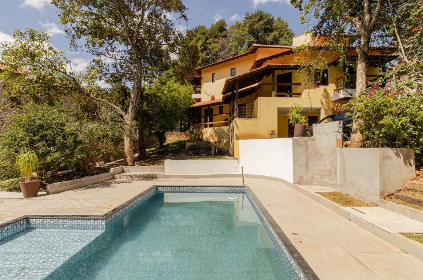 Casa com Piscina, Salao de jogos e Churrasqueira