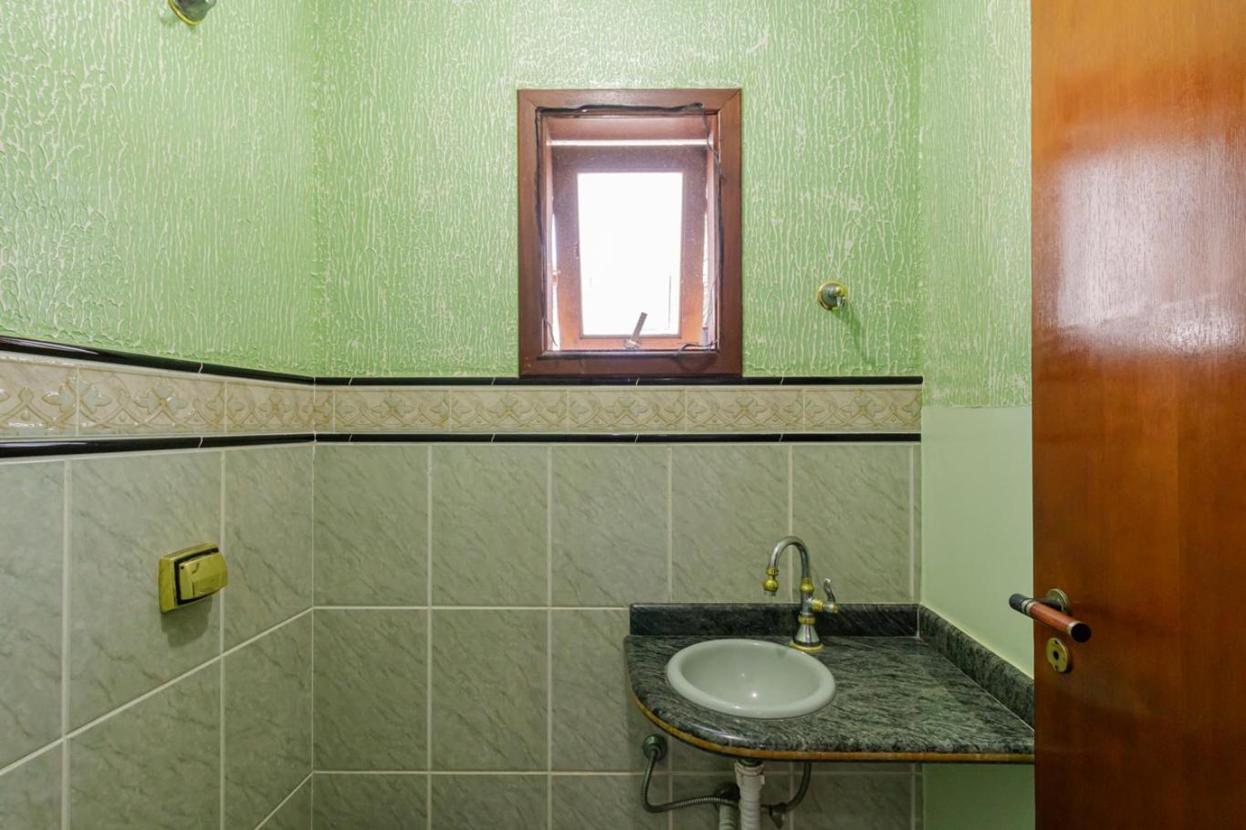 Casa com Piscina, Salao de jogos e Churrasqueira