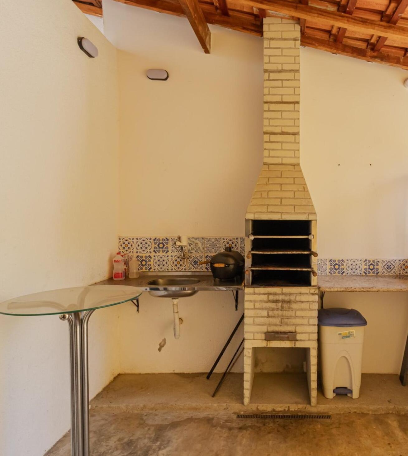 Casa com Piscina, Salao de jogos e Churrasqueira