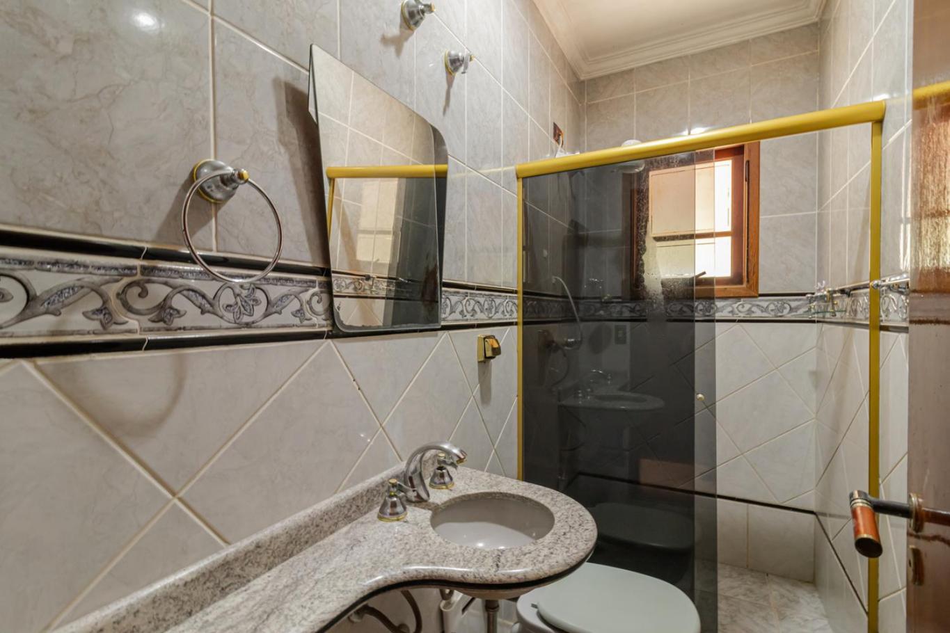 Casa com Piscina, Salao de jogos e Churrasqueira