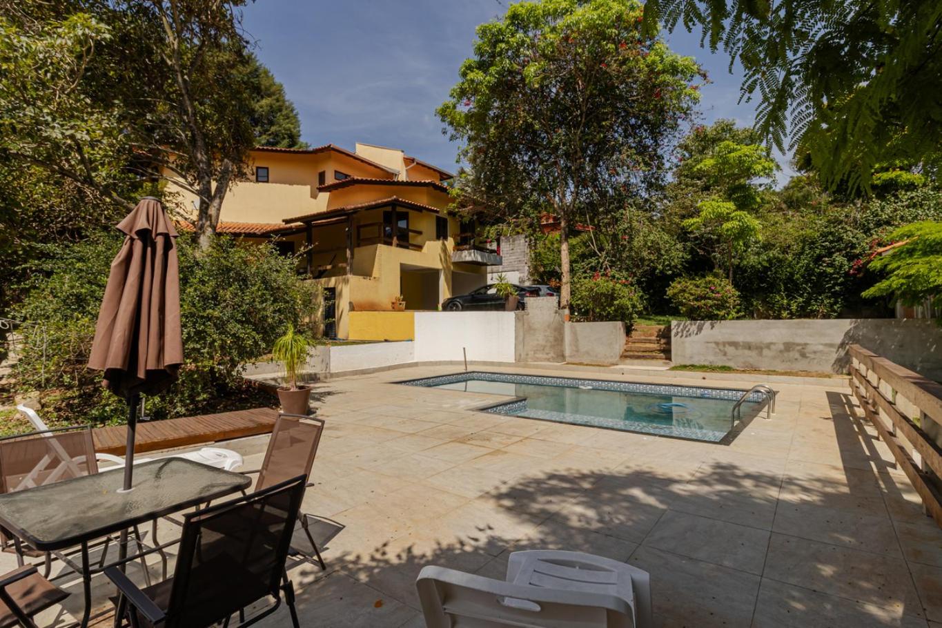 Casa com Piscina, Salao de jogos e Churrasqueira