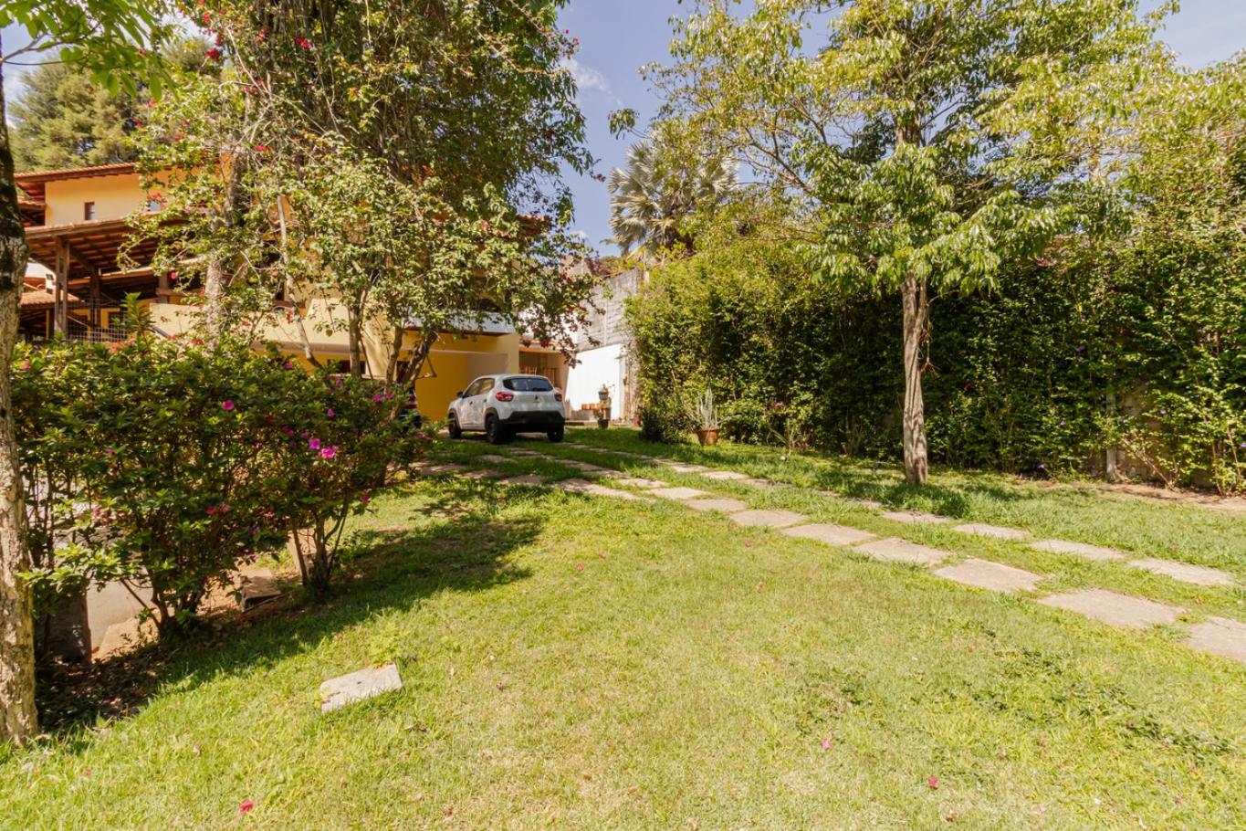 Casa com Piscina, Salao de jogos e Churrasqueira