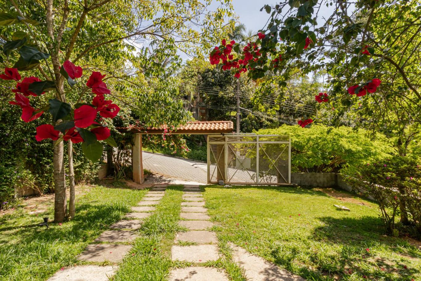 Casa com Piscina, Salao de jogos e Churrasqueira