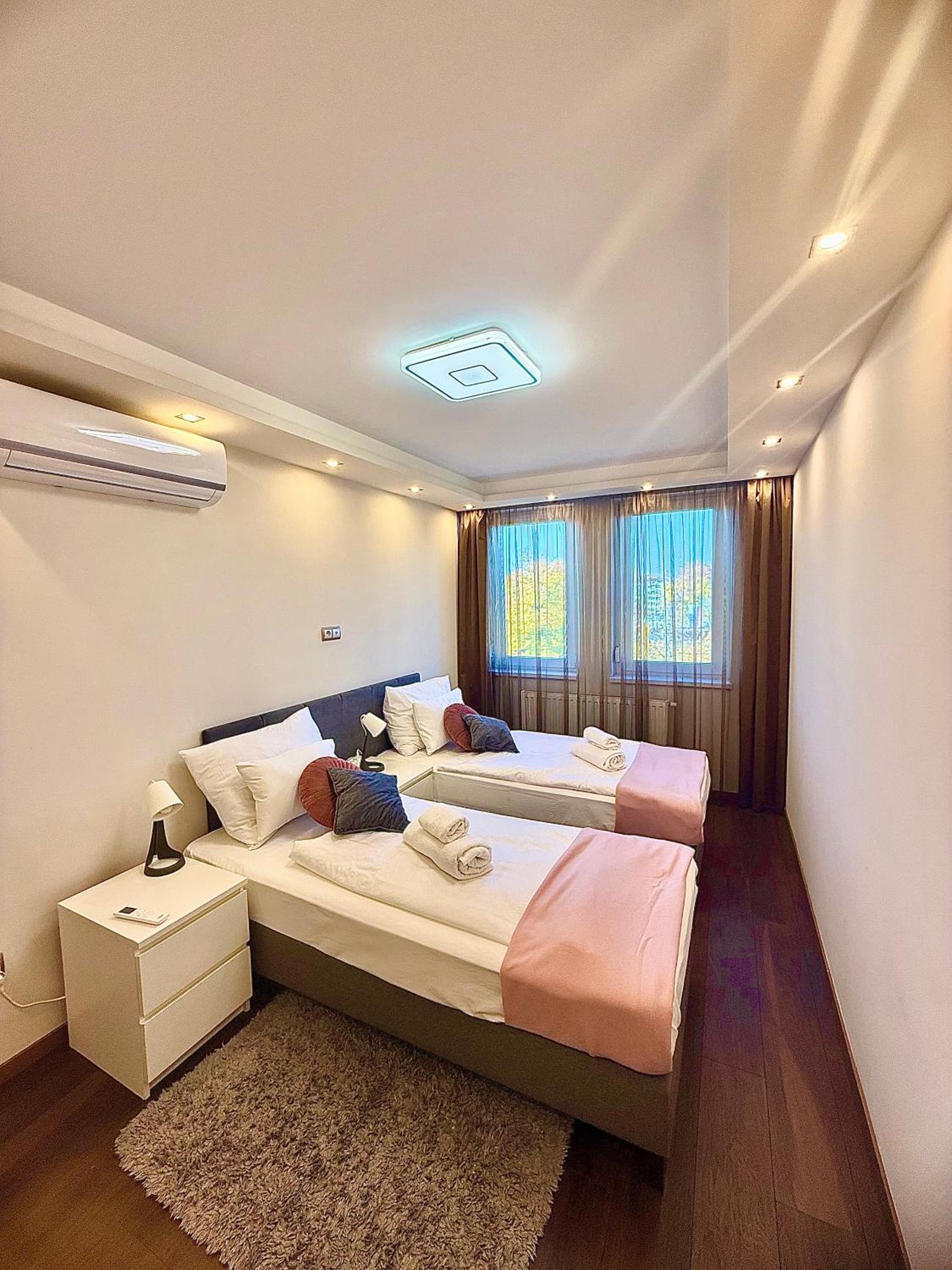 Local-Lux Premium Apartment- 2 Bedrooms Balcony -2 Private Parking