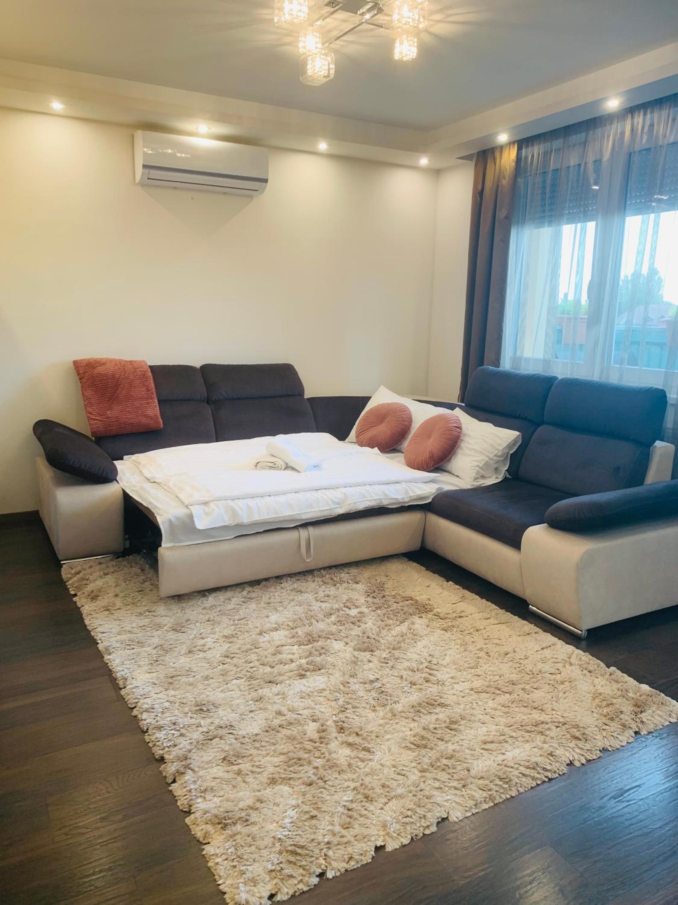Local-Lux Premium Apartment- 2 Bedrooms Balcony -2 Private Parking