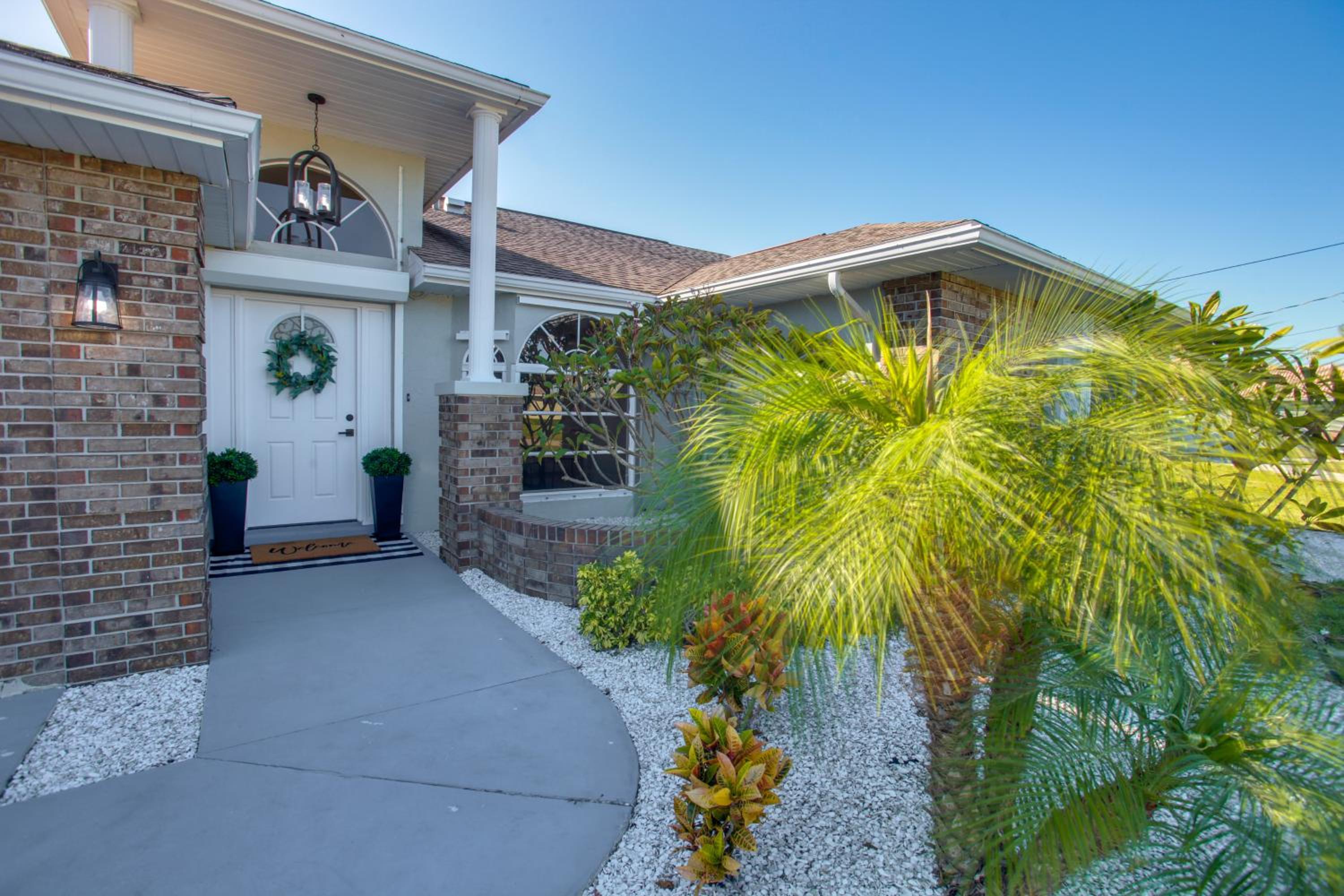 Lanai Lounging and Dockside Fun Fort Myers Escape