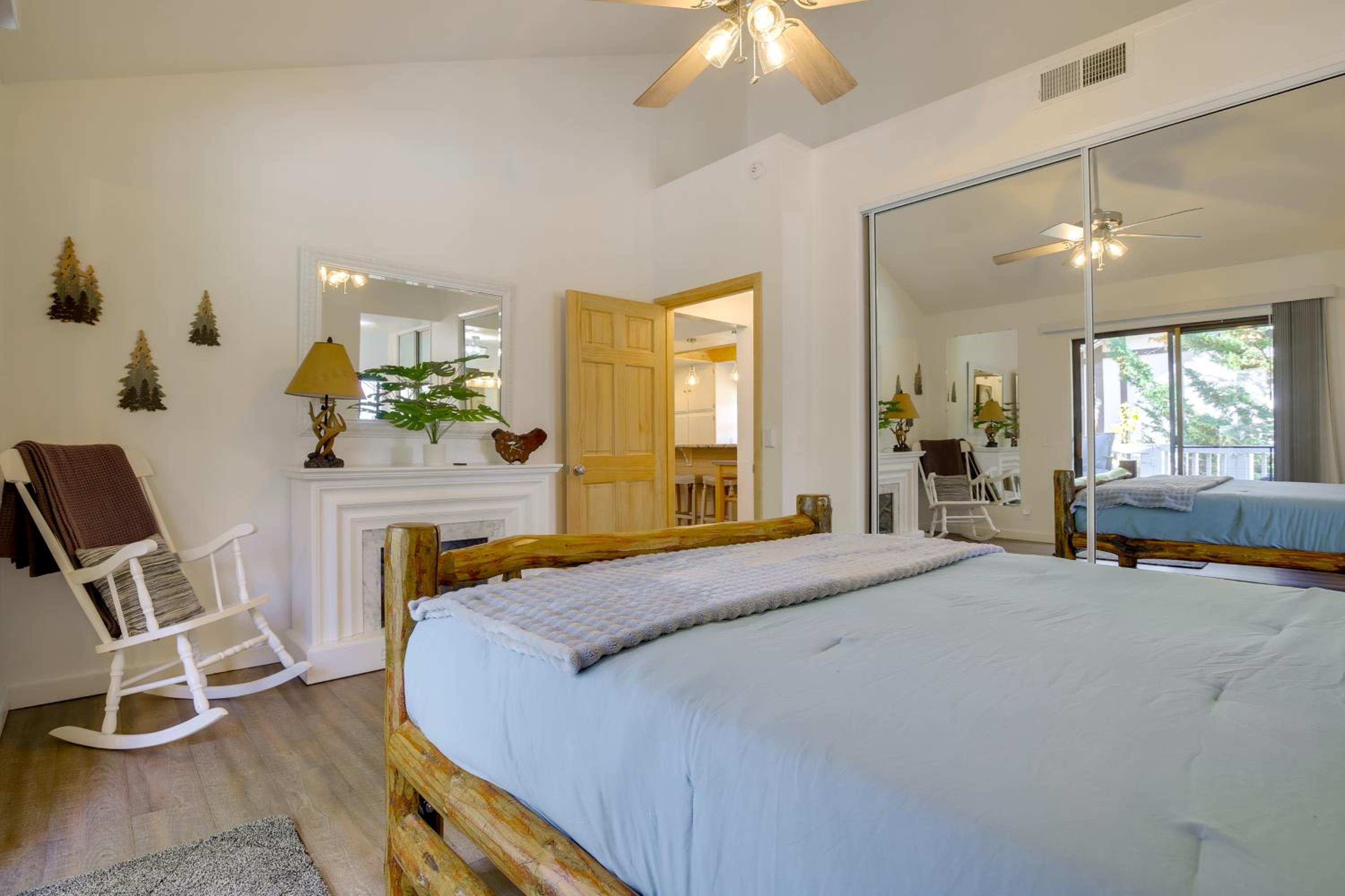 3 Mi to Slopes! Big Bear Mtn Getaway with Hot Tub