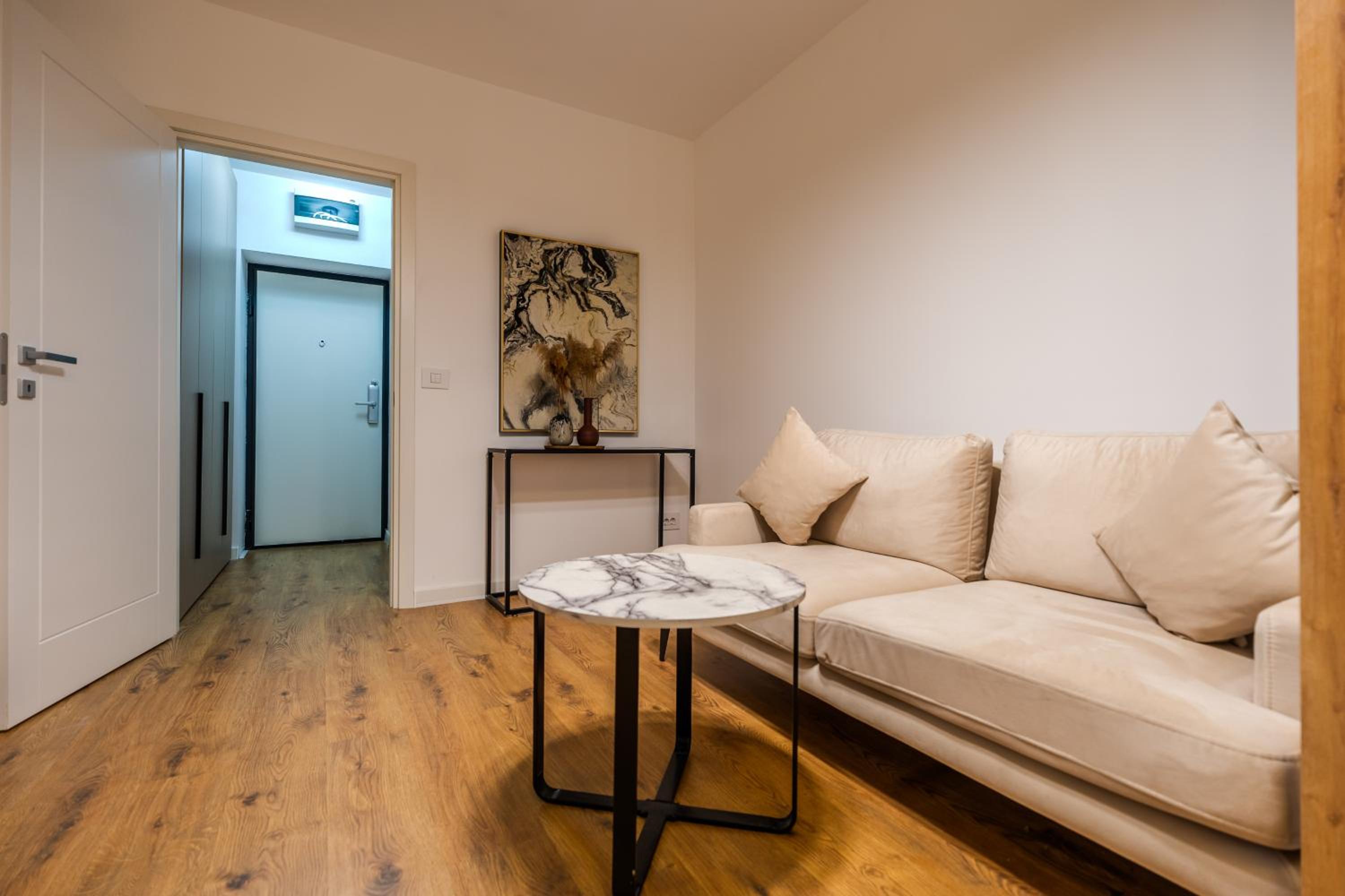 Warm-Toned Studio by Blvd 47B5 - Free Parking