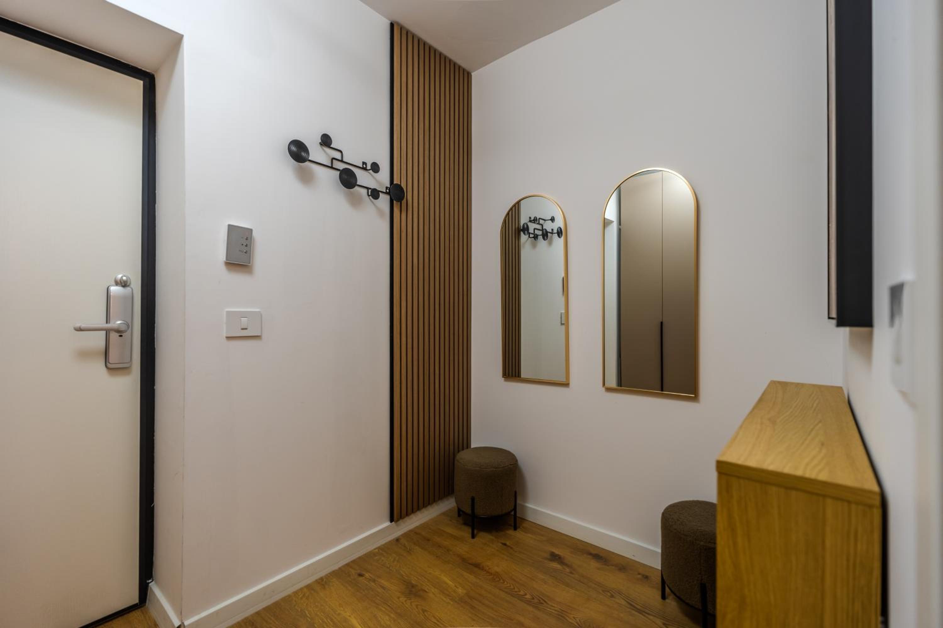 Warm-Toned Studio by Blvd 47B5 - Free Parking