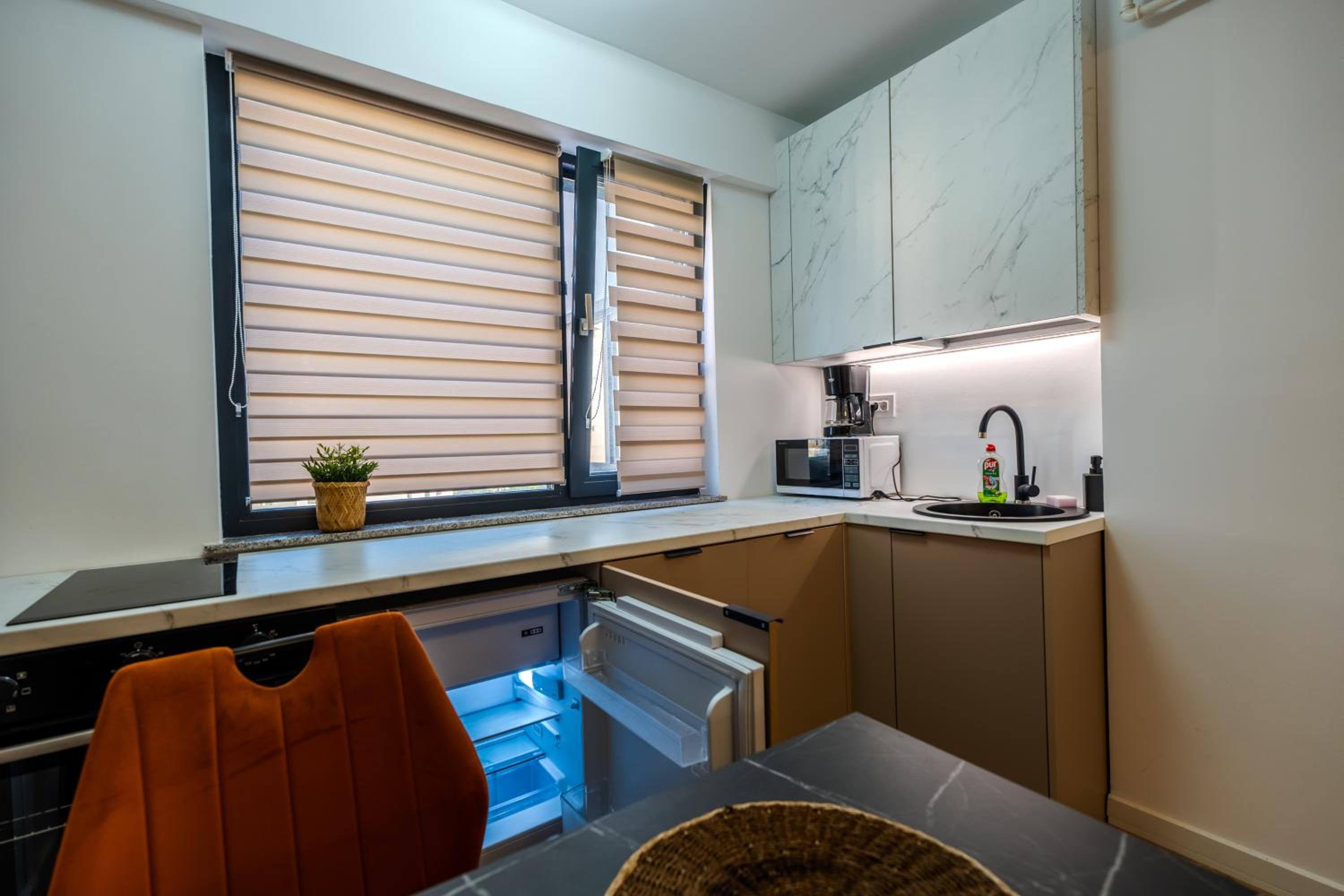 Warm-Toned Studio by Blvd 47B5 - Free Parking