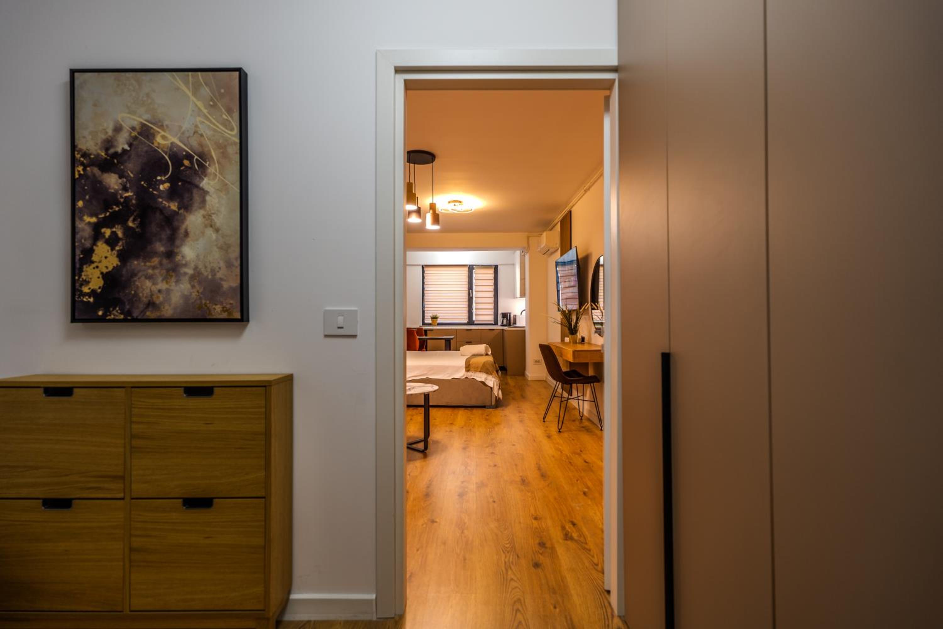 Warm-Toned Studio by Blvd 47B5 - Free Parking