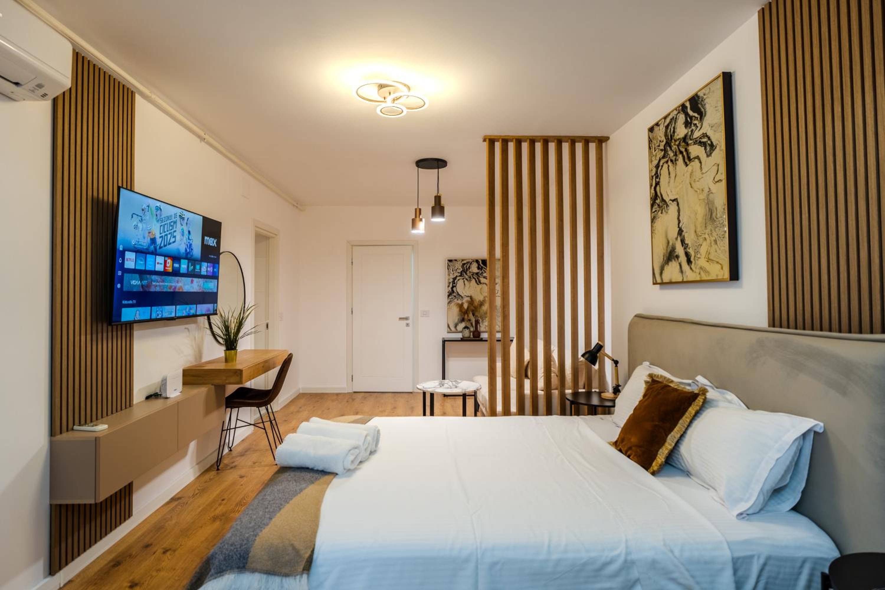 Warm-Toned Studio by Blvd 47B5 - Free Parking