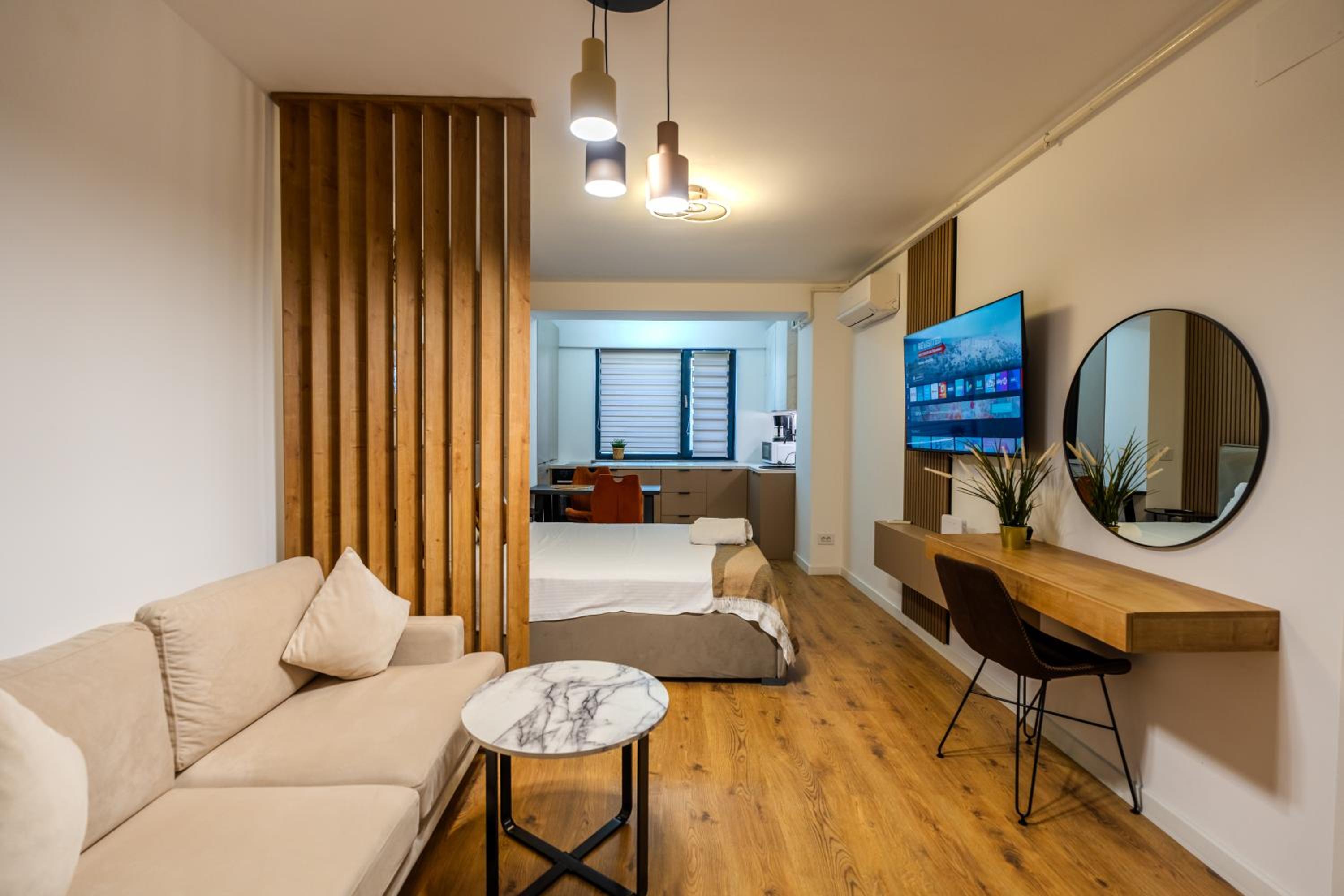 Warm-Toned Studio by Blvd 47B5 - Free Parking