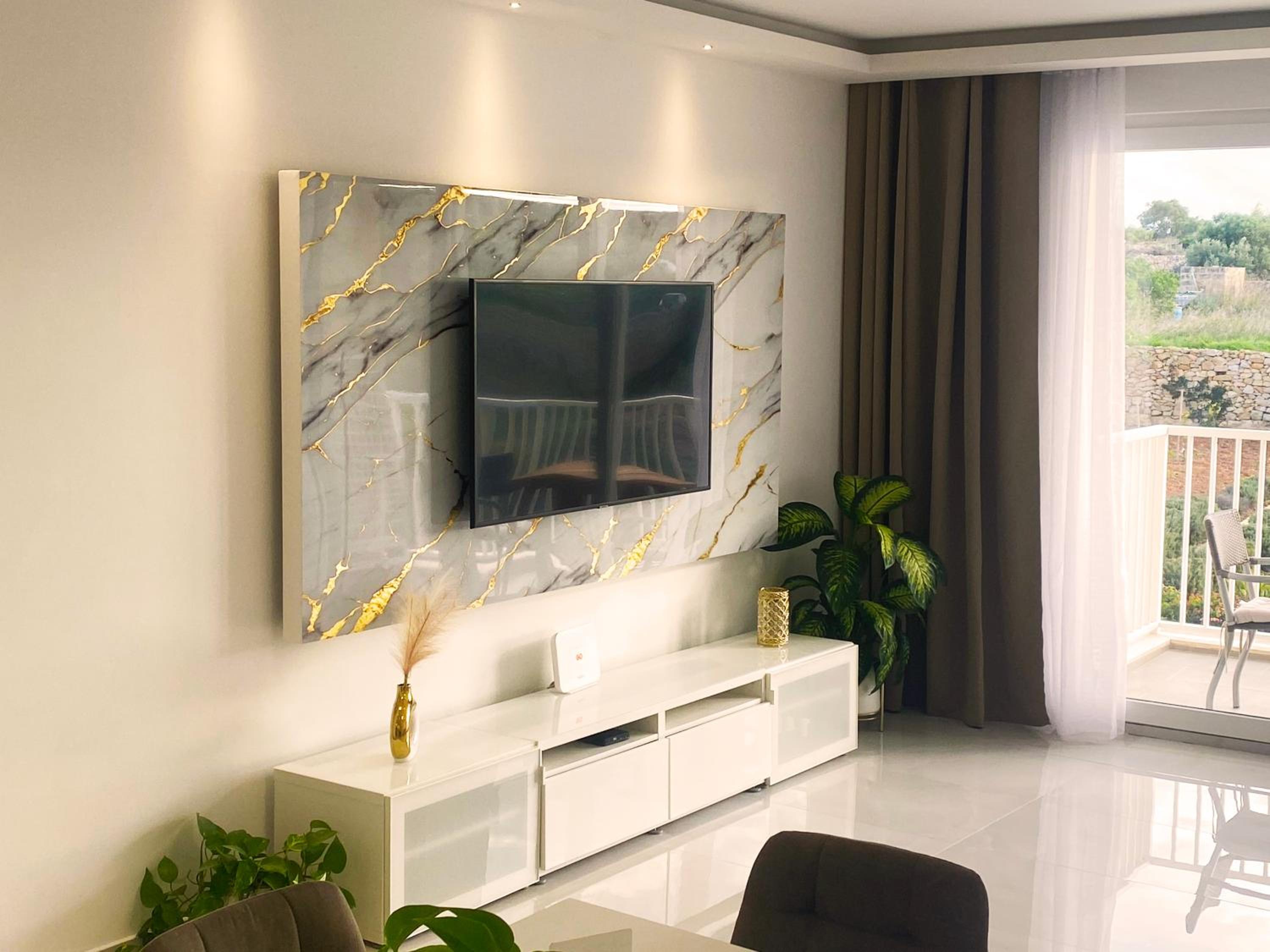 Cliff's Edge Luxury Apartment With Large Pool & Stunning Views