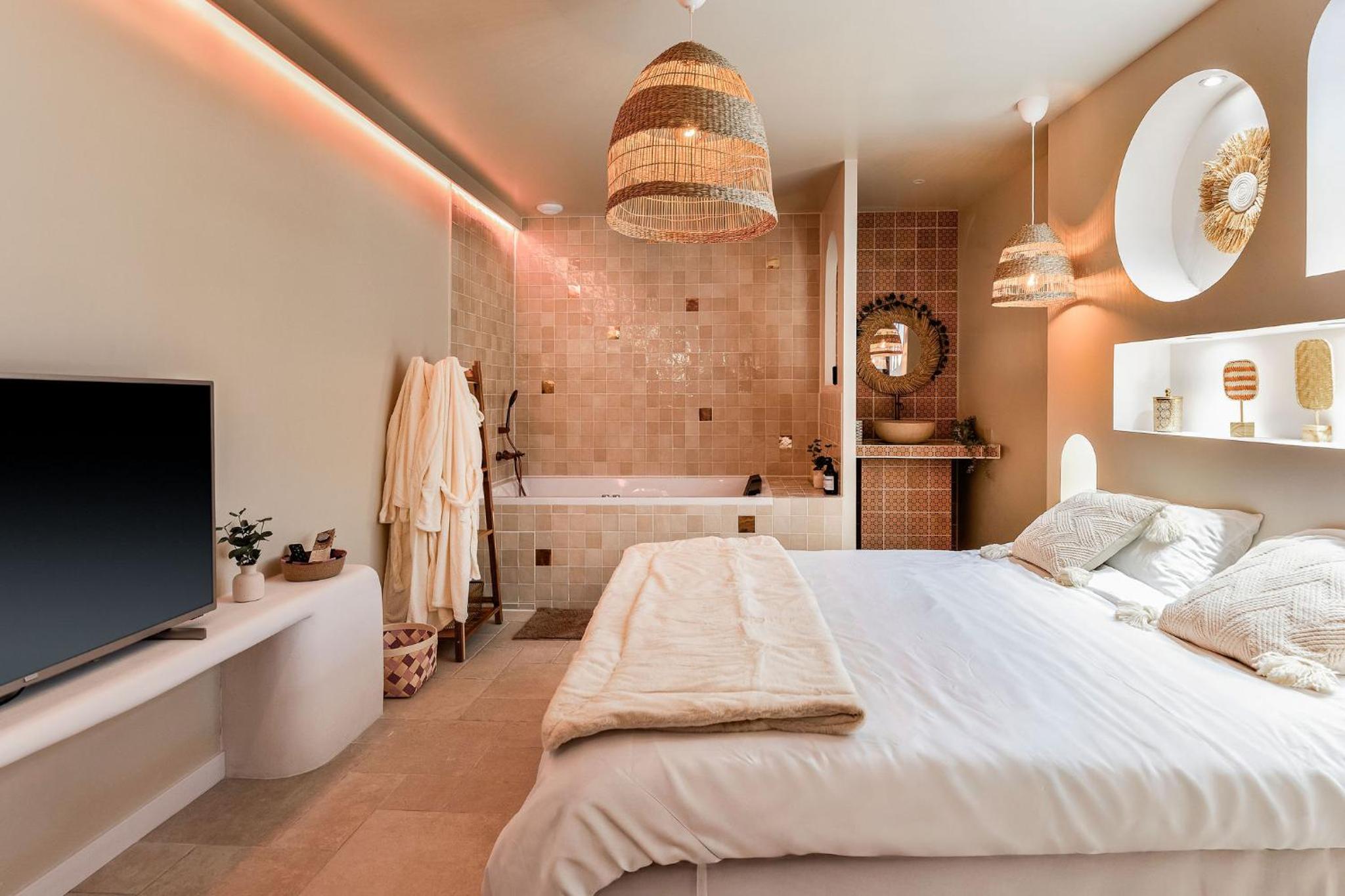 Suite Marrakech avec balnéo privative Love Room romantique proche Toulouse