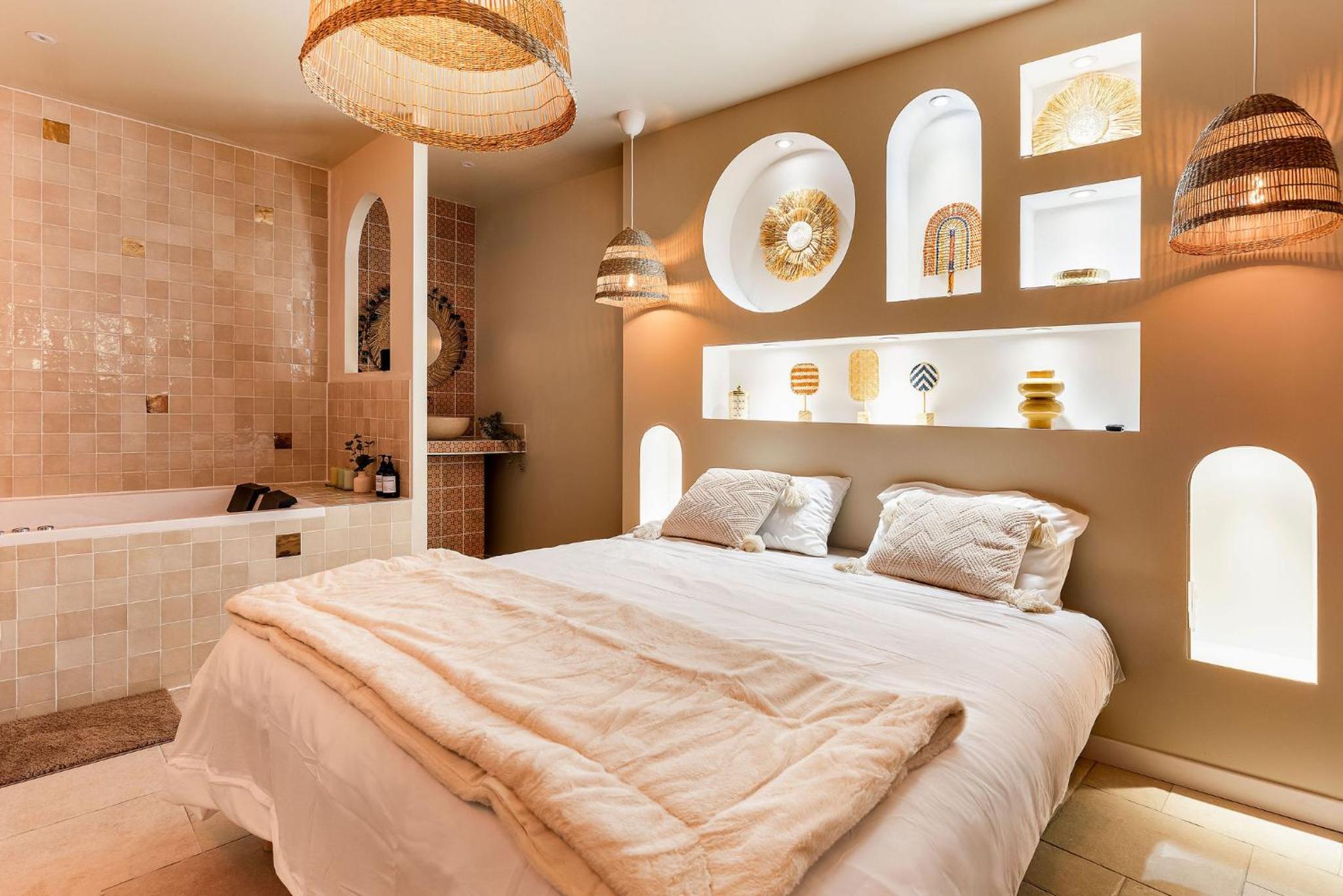 Suite Marrakech avec balnéo privative Love Room romantique proche Toulouse