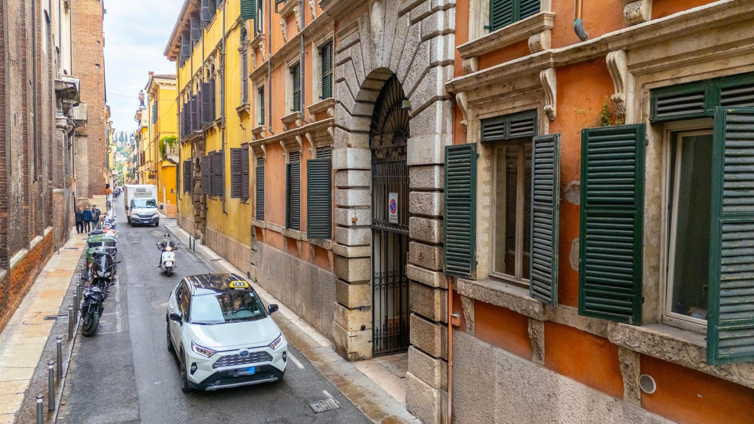 Casa Giulia dietro Porta Borsari