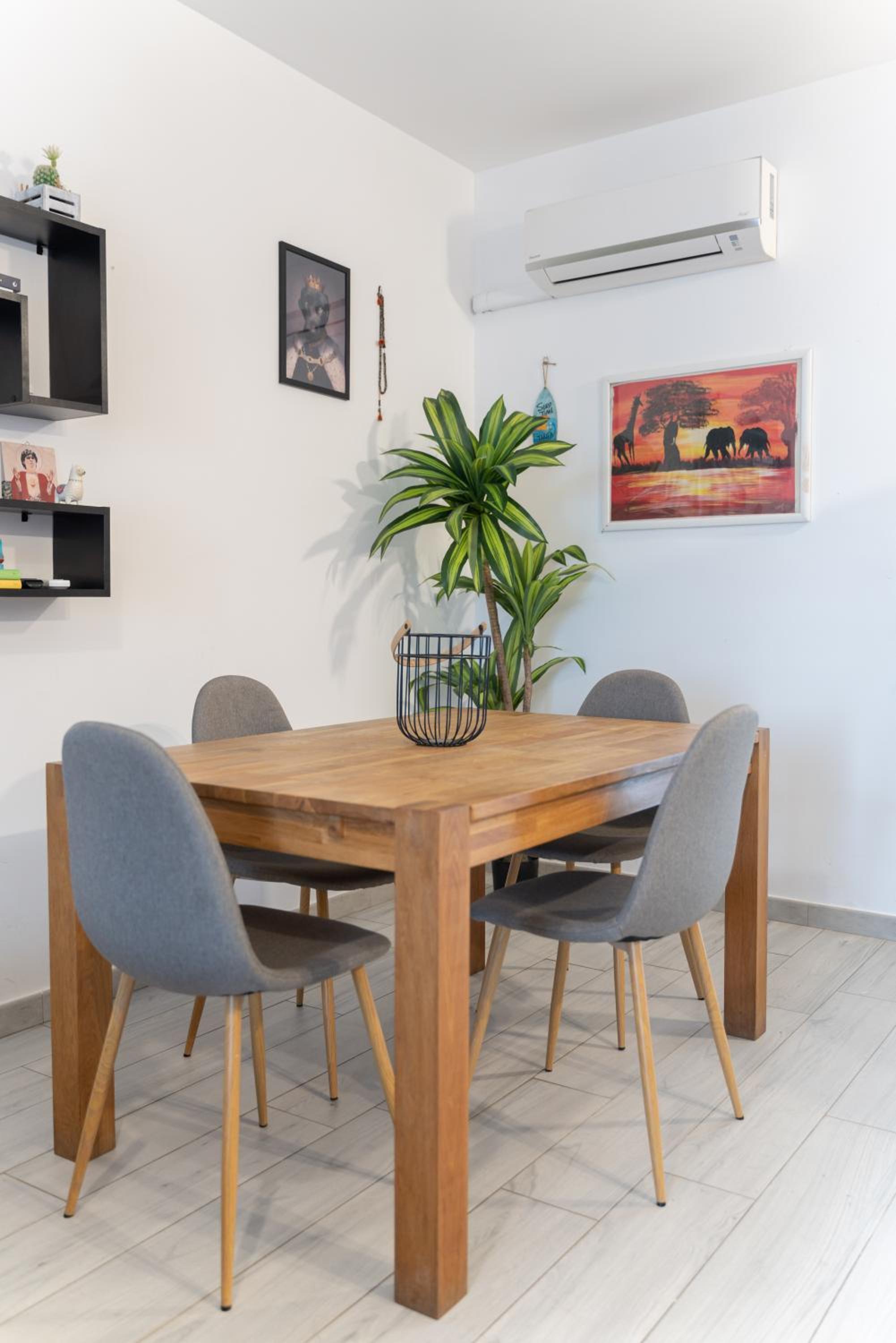Sanuk House