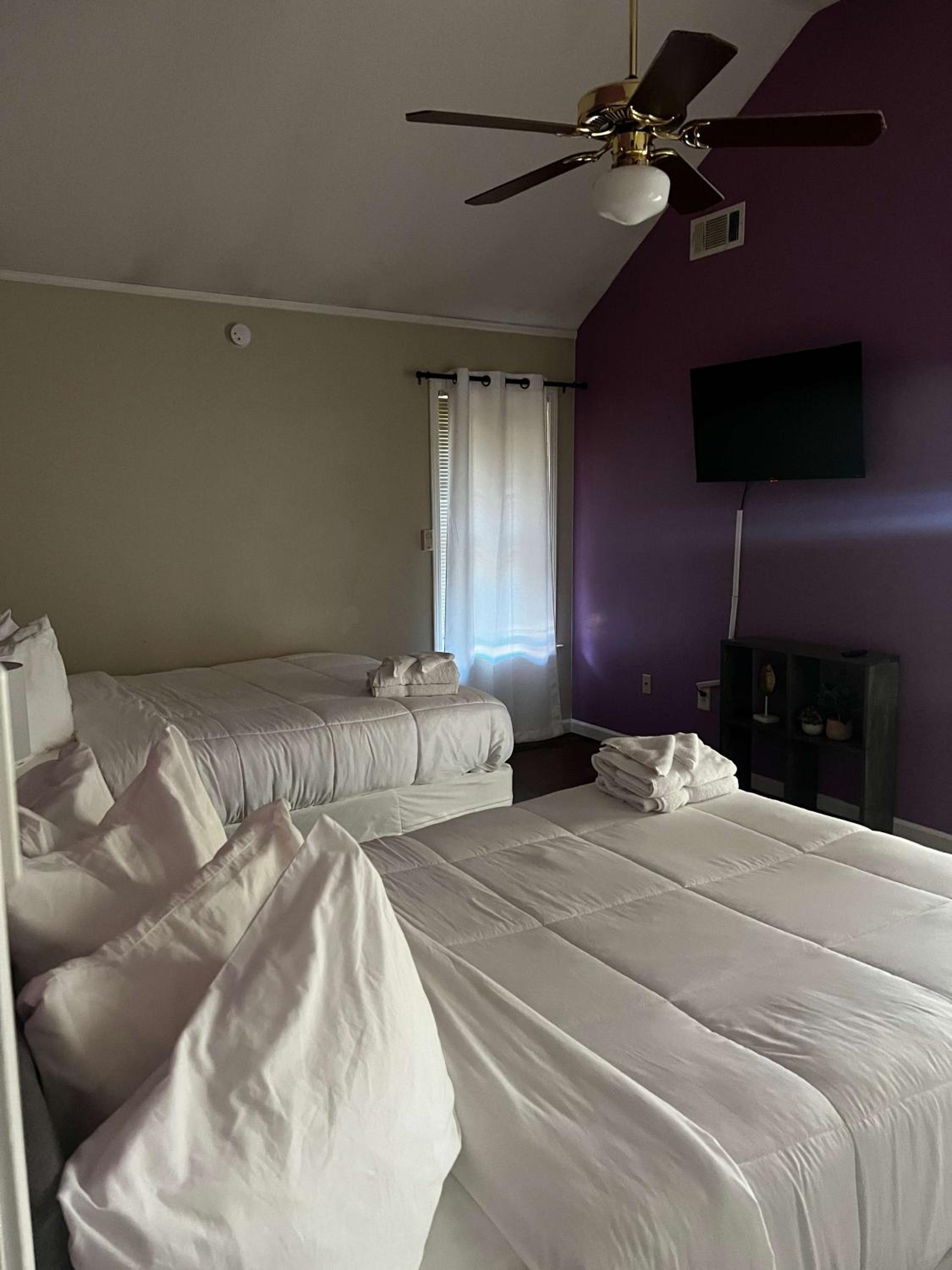 Crimson Creek Stayhouse