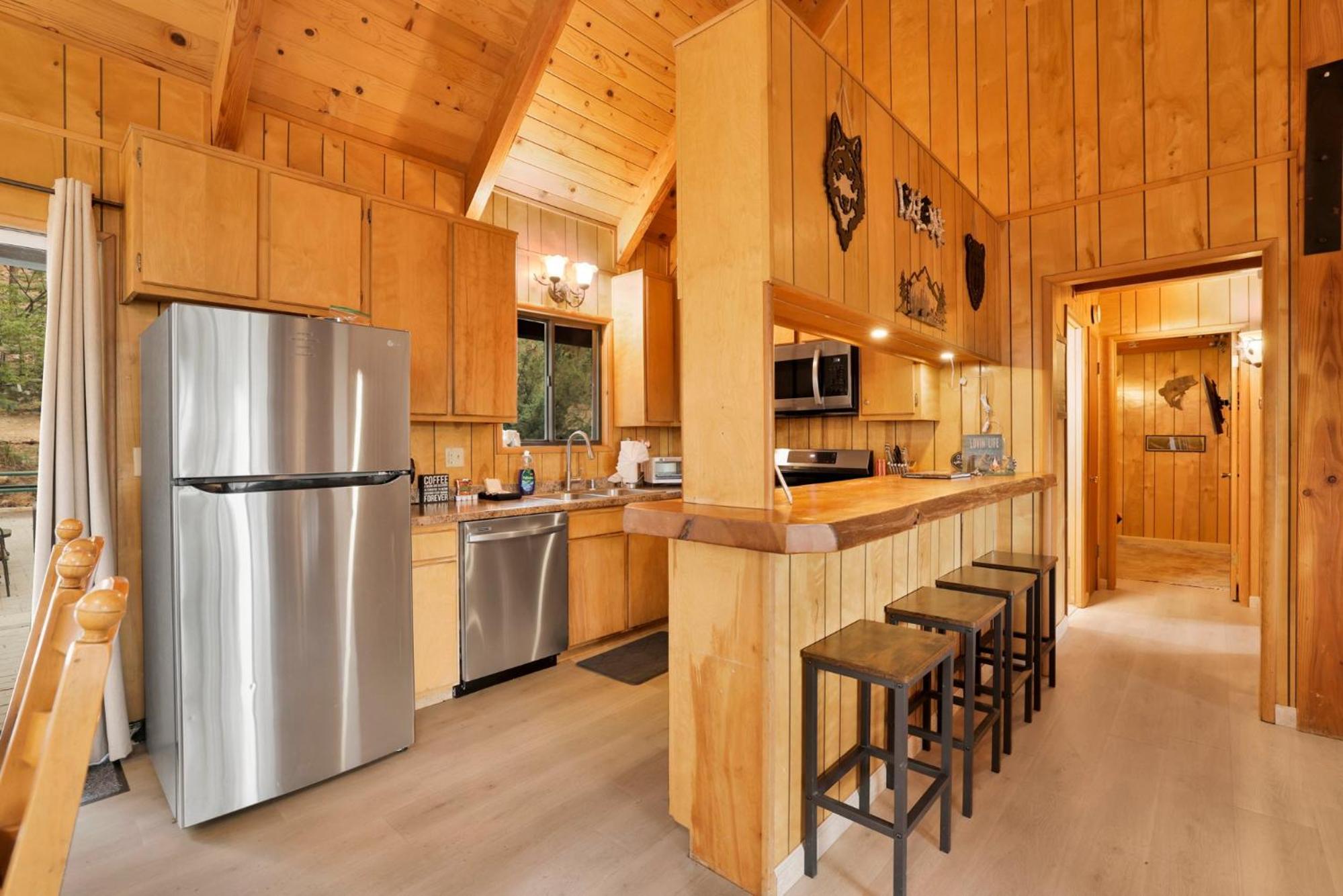 Lakeview Pines Log Cabin #2585
