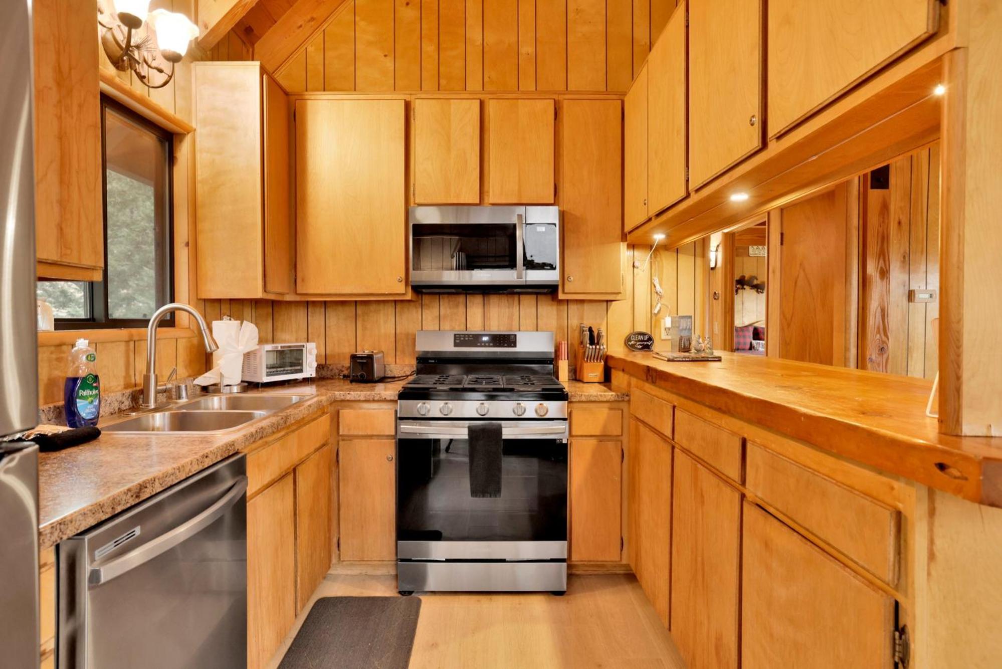 Lakeview Pines Log Cabin #2585