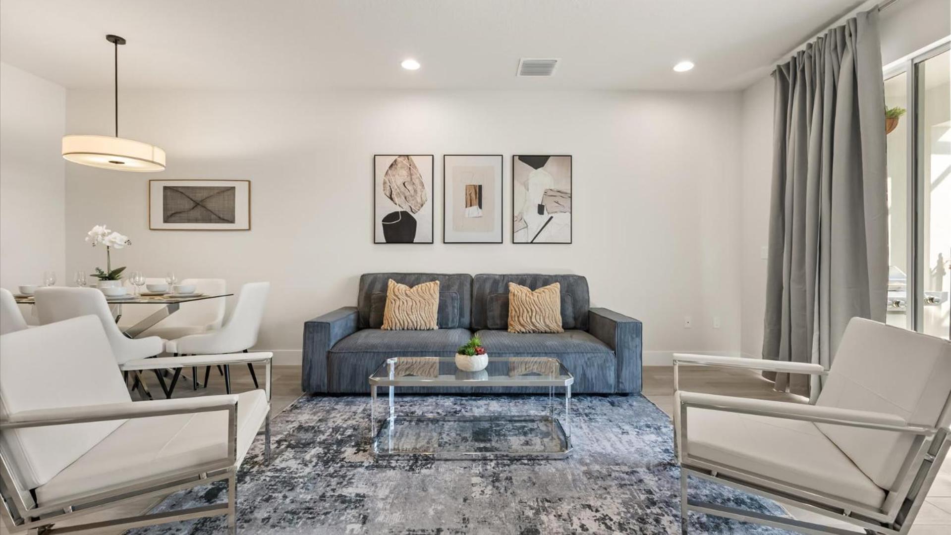 Stunning Townhome with Private Pool & Games Room