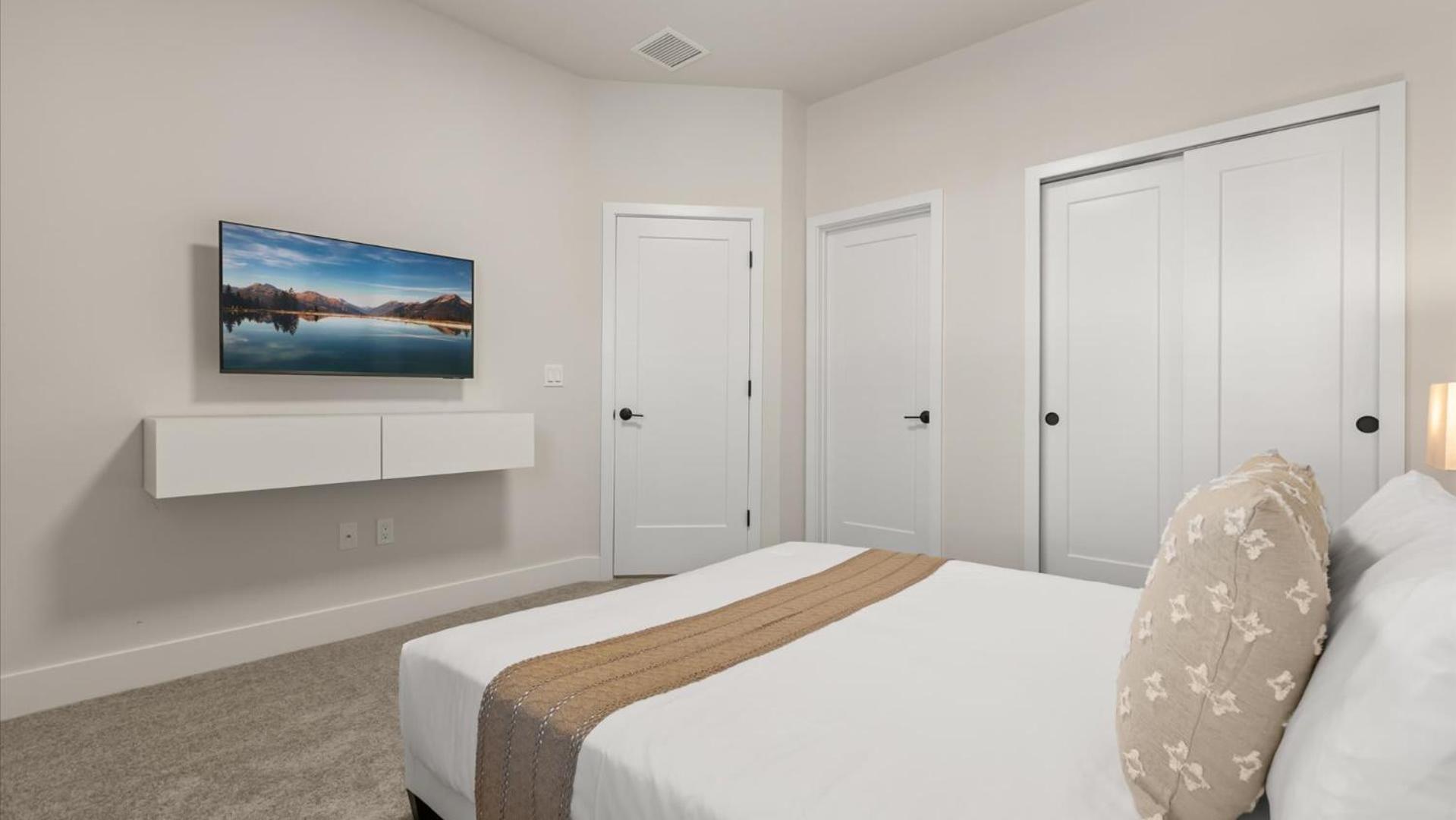 Stunning Townhome with Private Pool & Games Room