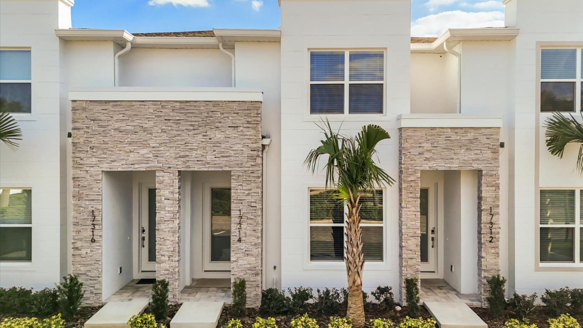 Stunning Townhome with Private Pool & Games Room