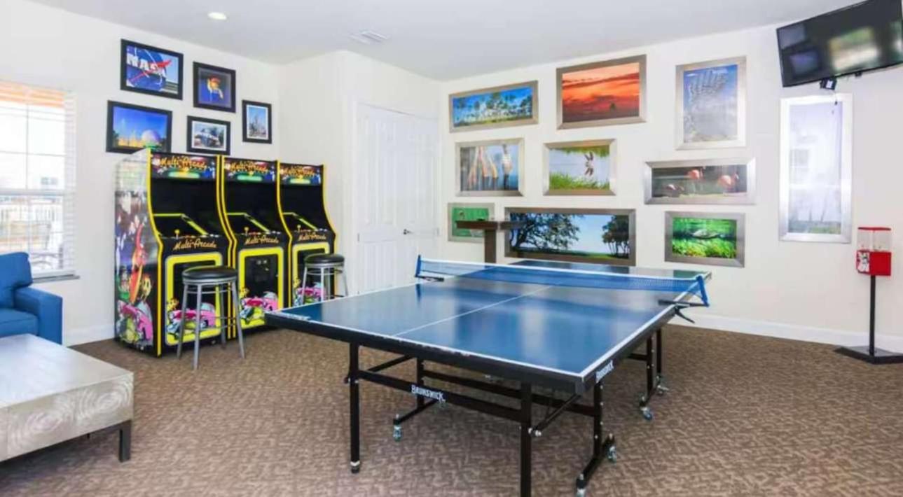 Stunning Townhome with Private Pool & Games Room
