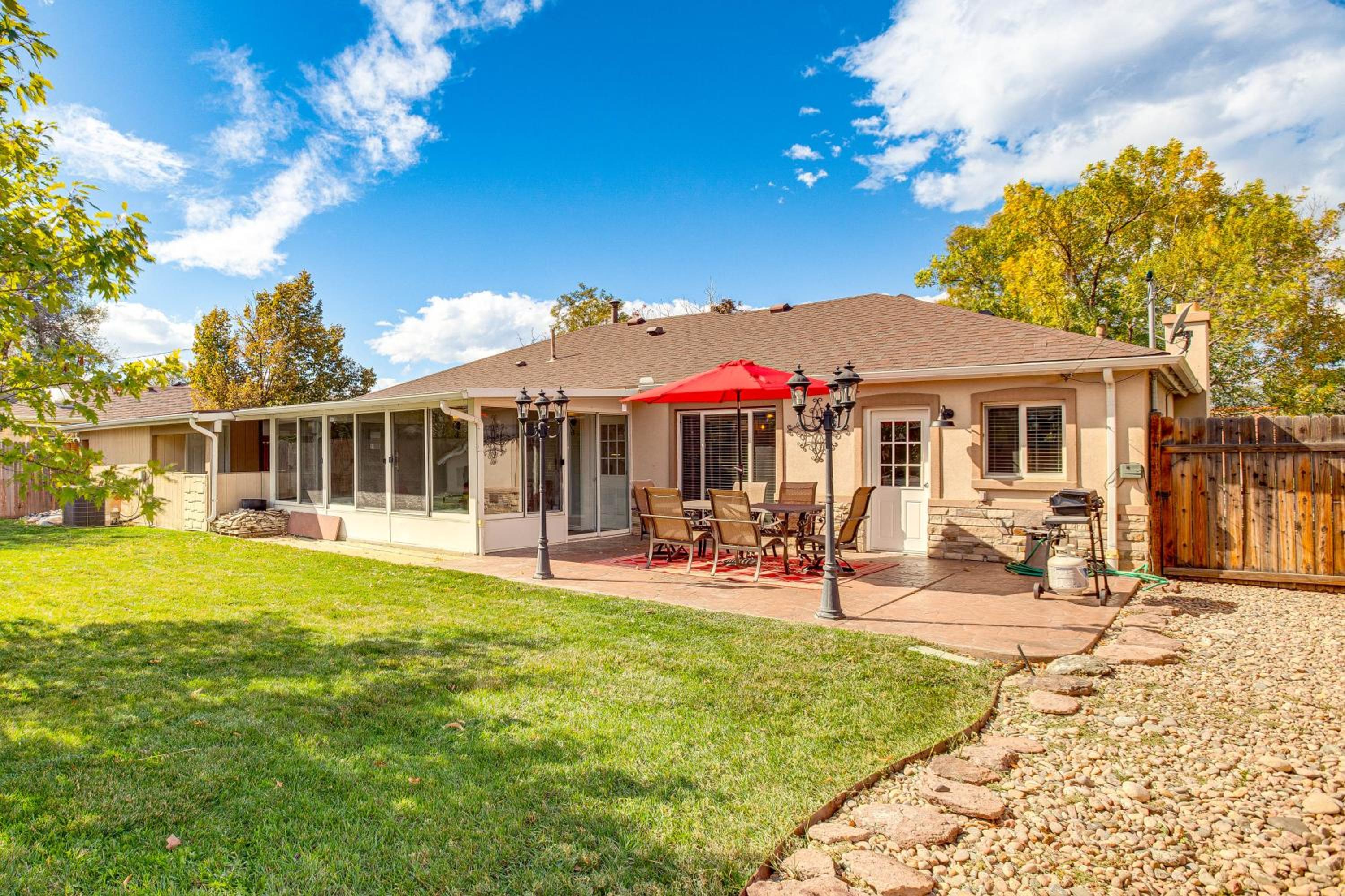 Suburban Home 9 Mi to Dtwn Denver Outdoor Oasis!