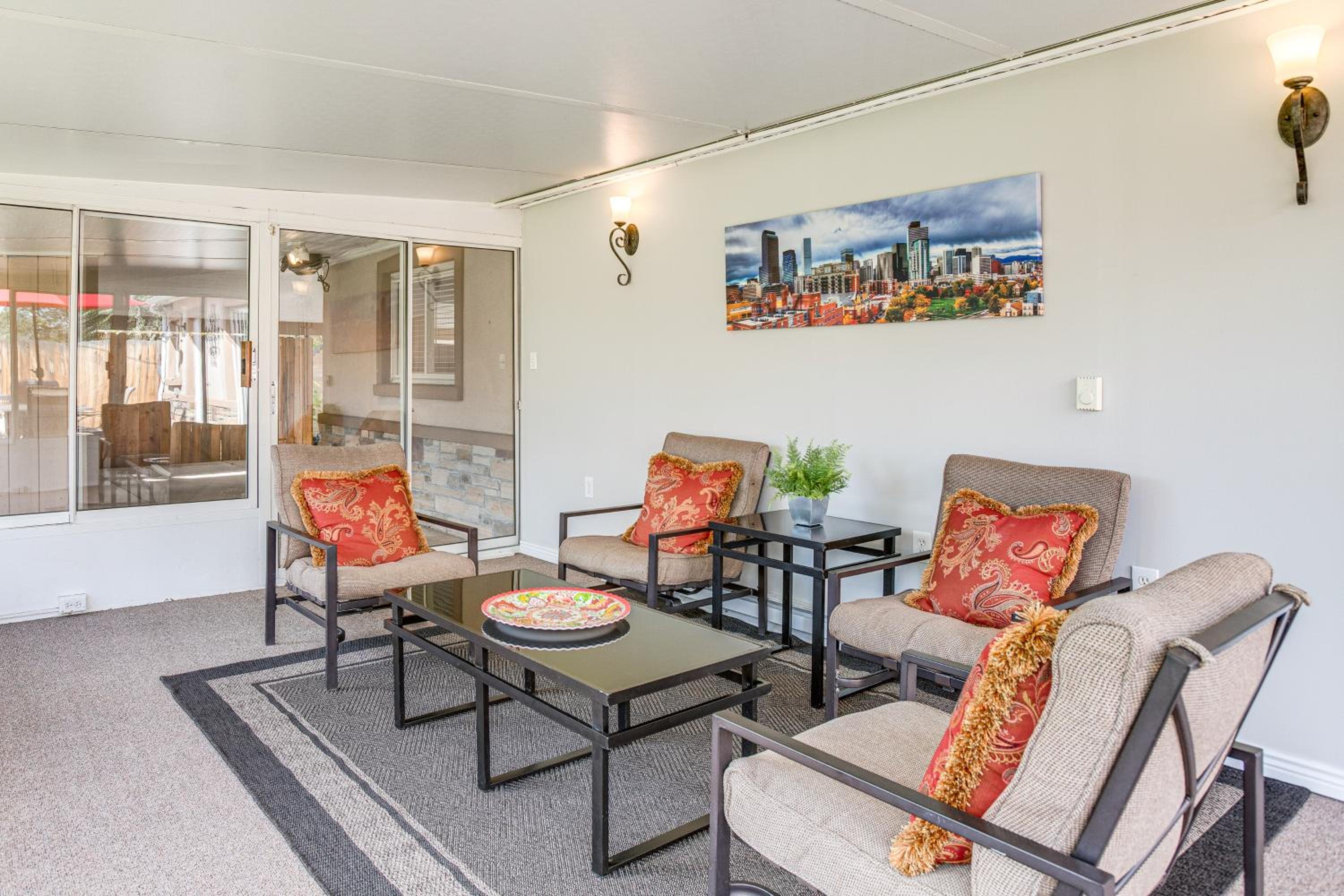 Suburban Home 9 Mi to Dtwn Denver Outdoor Oasis!
