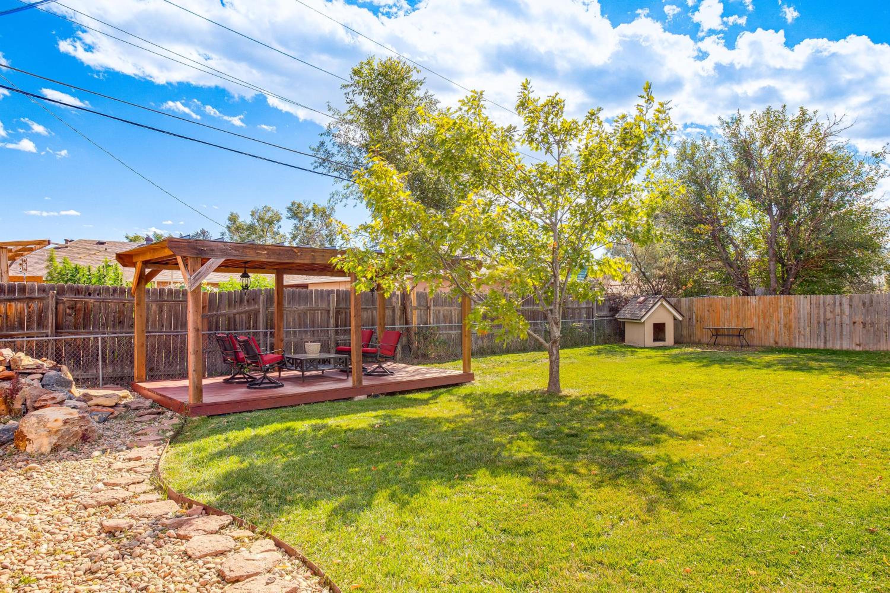 Suburban Home 9 Mi to Dtwn Denver Outdoor Oasis!