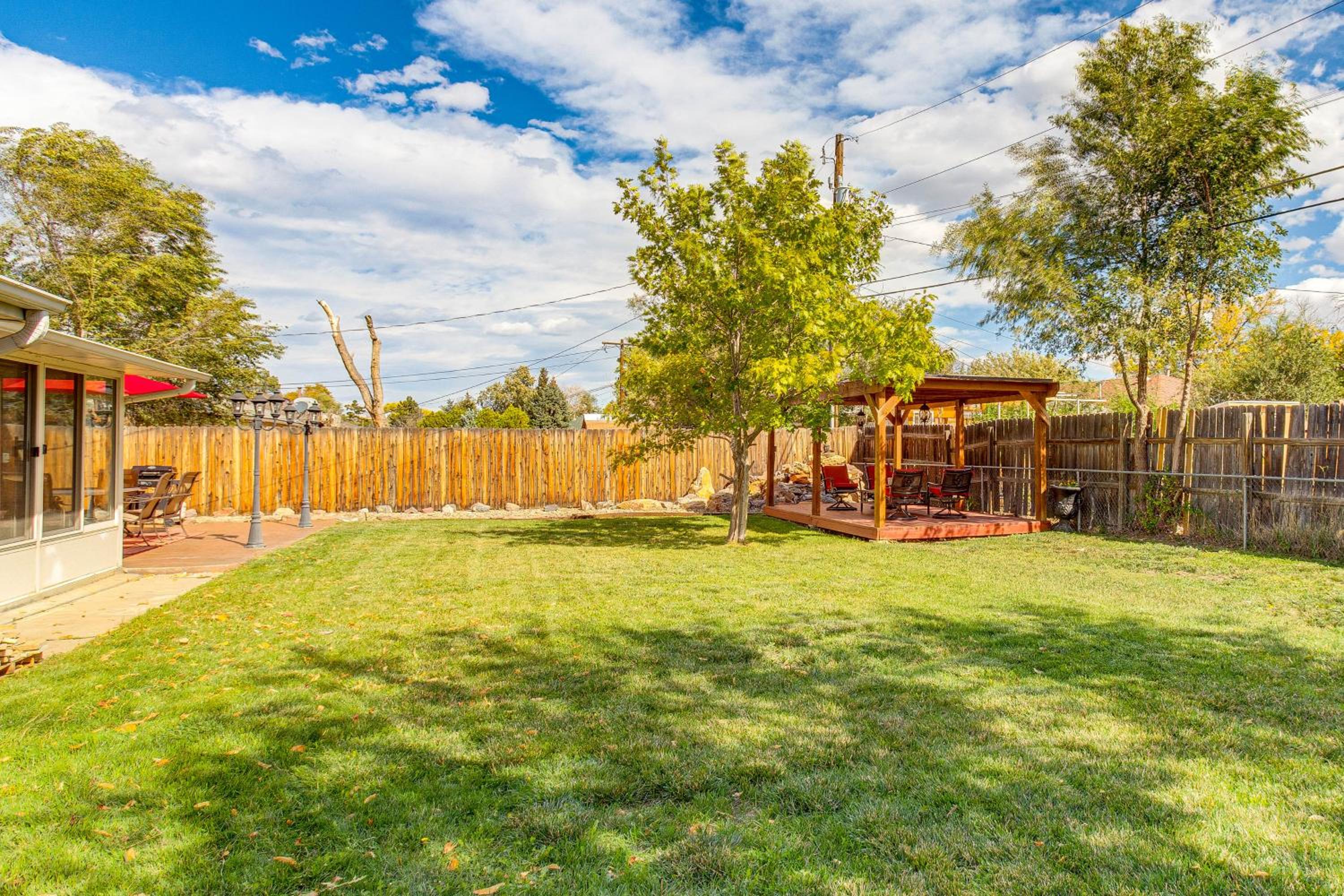 Suburban Home 9 Mi to Dtwn Denver Outdoor Oasis!