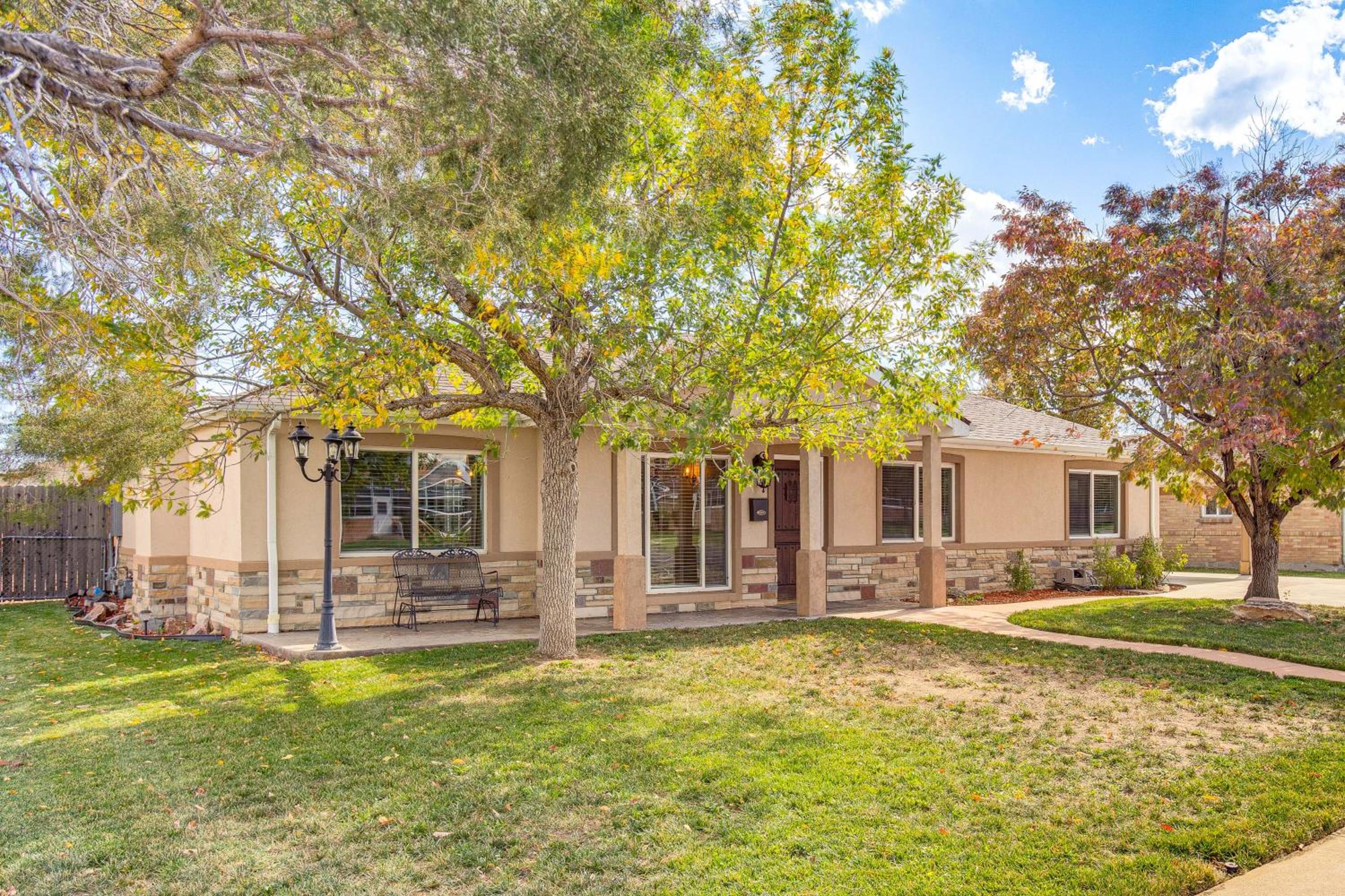 Suburban Home 9 Mi to Dtwn Denver Outdoor Oasis!