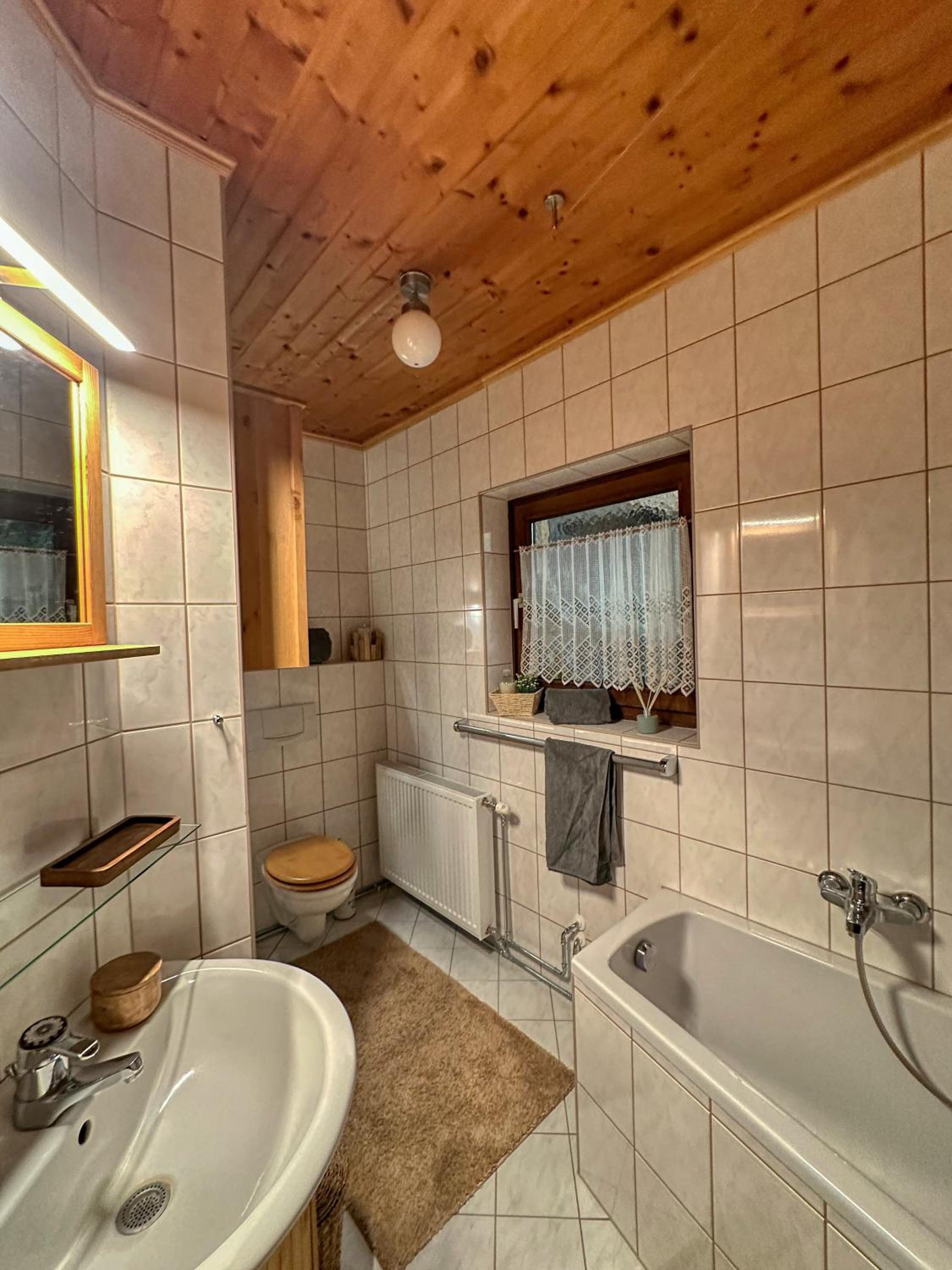 Sunny apartment Ula, close to Brunnachbahn