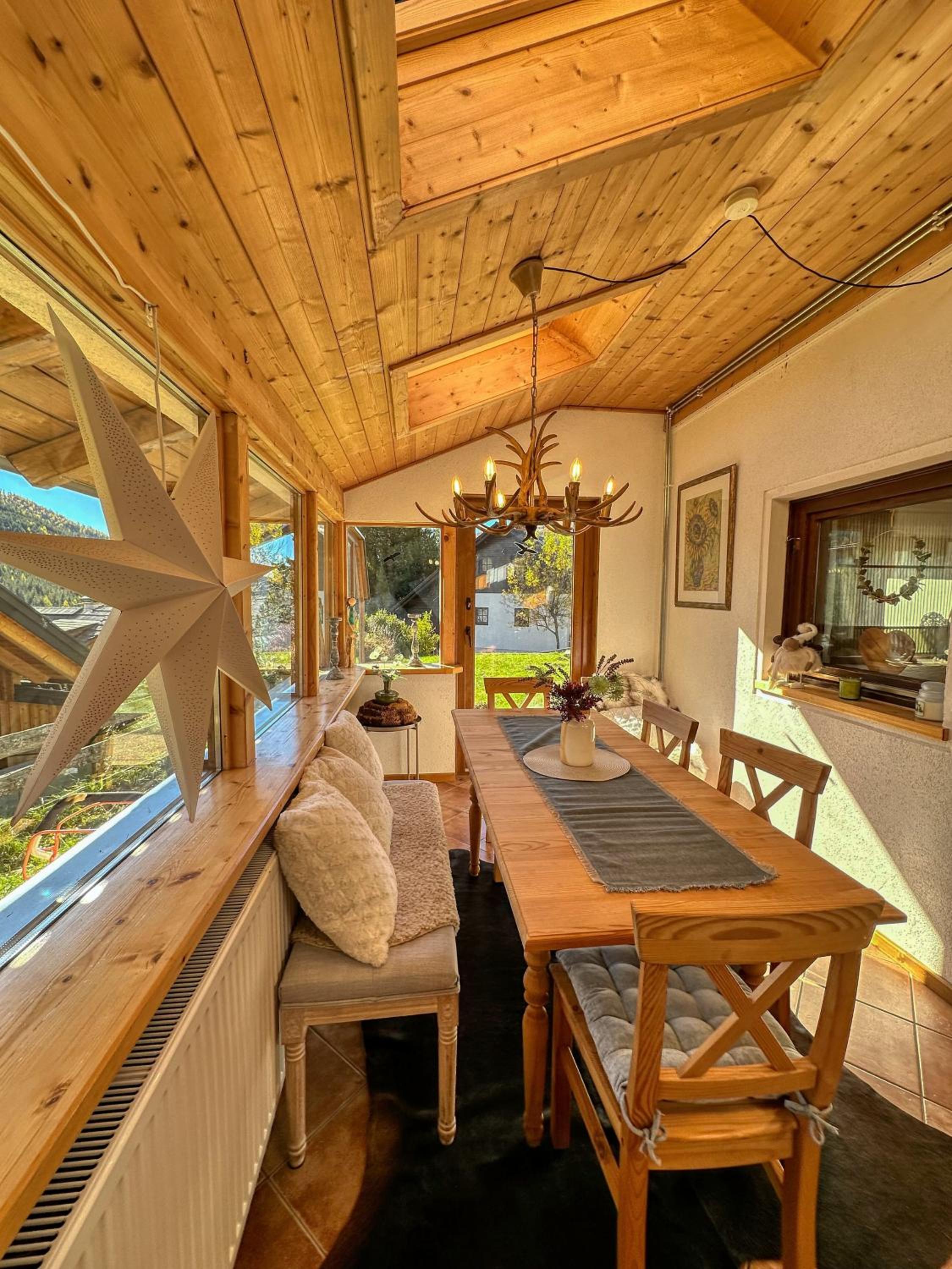 Sunny apartment Ula, close to Brunnachbahn