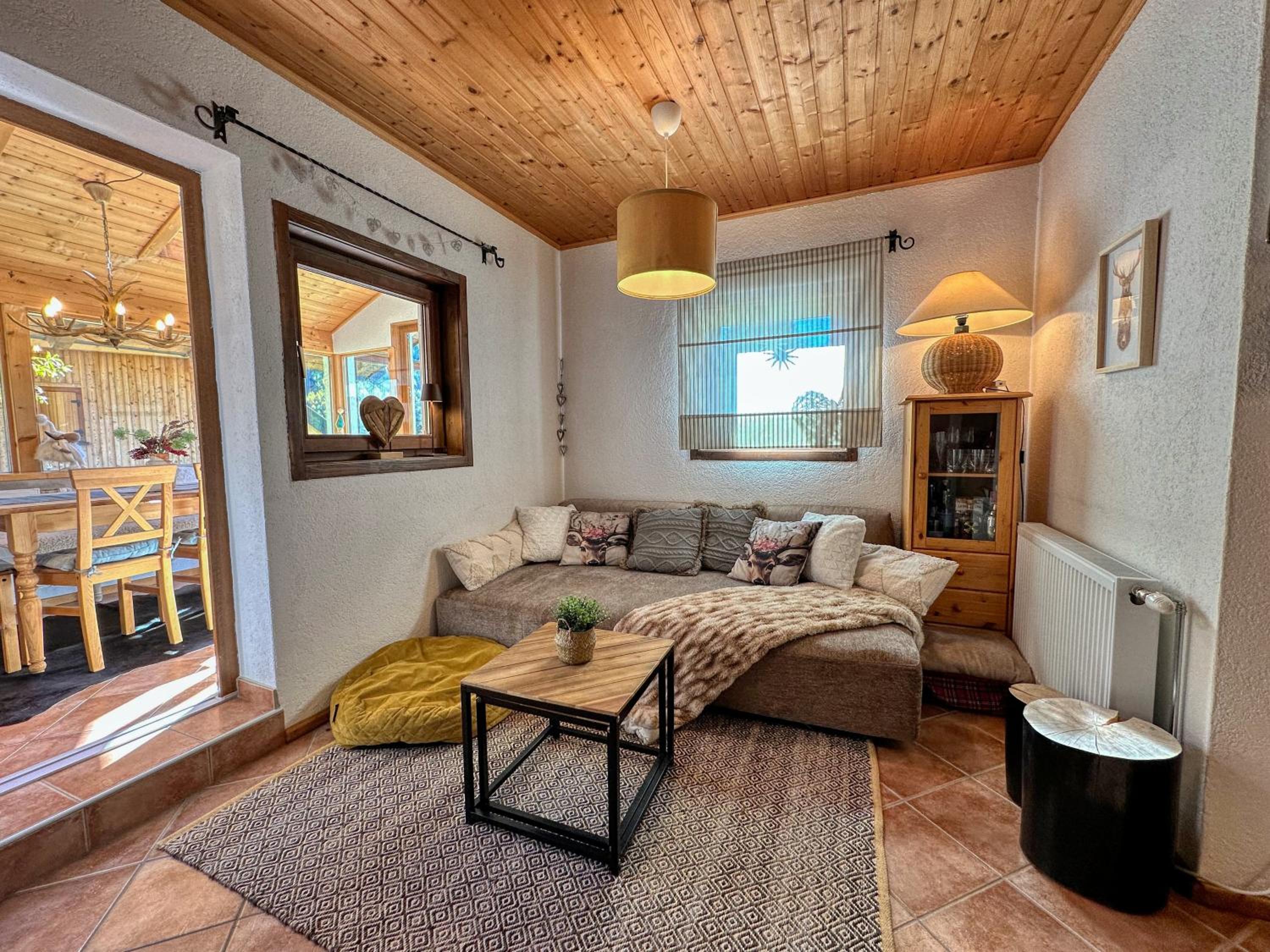 Sunny apartment Ula, close to Brunnachbahn