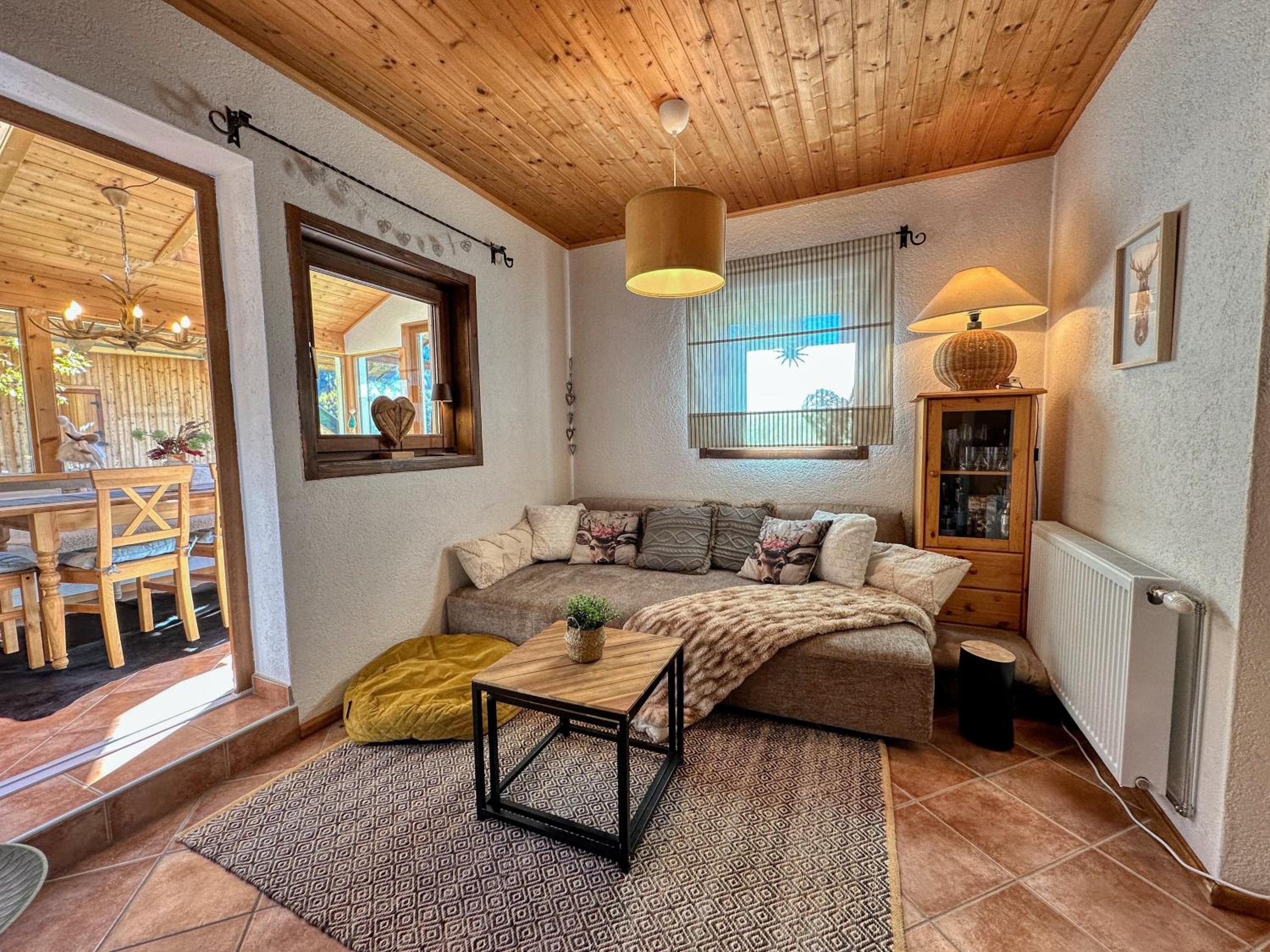 Sunny apartment Ula, close to Brunnachbahn