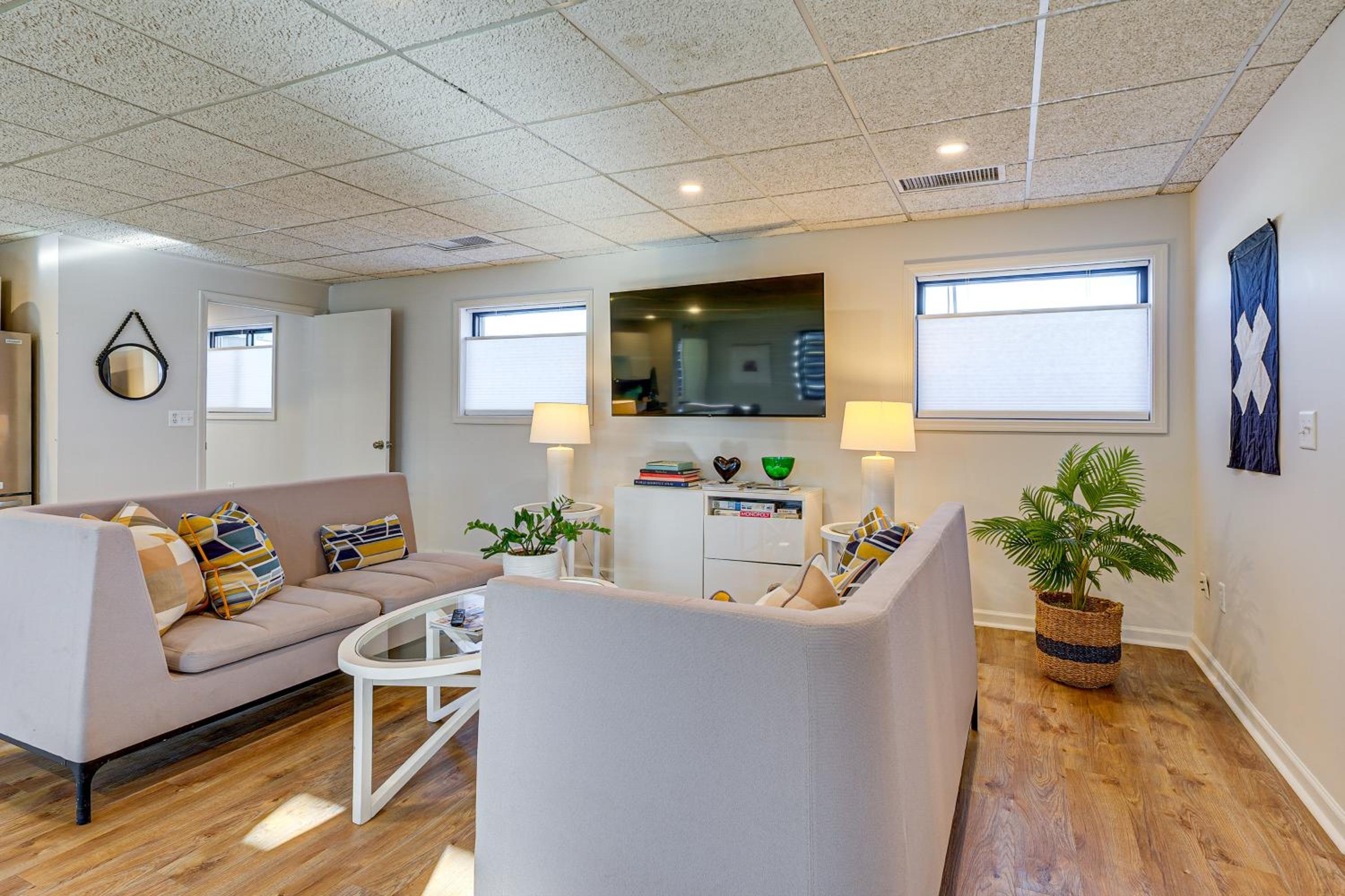 Between Restaurant and Brewery! Chic Perrysburg Apt