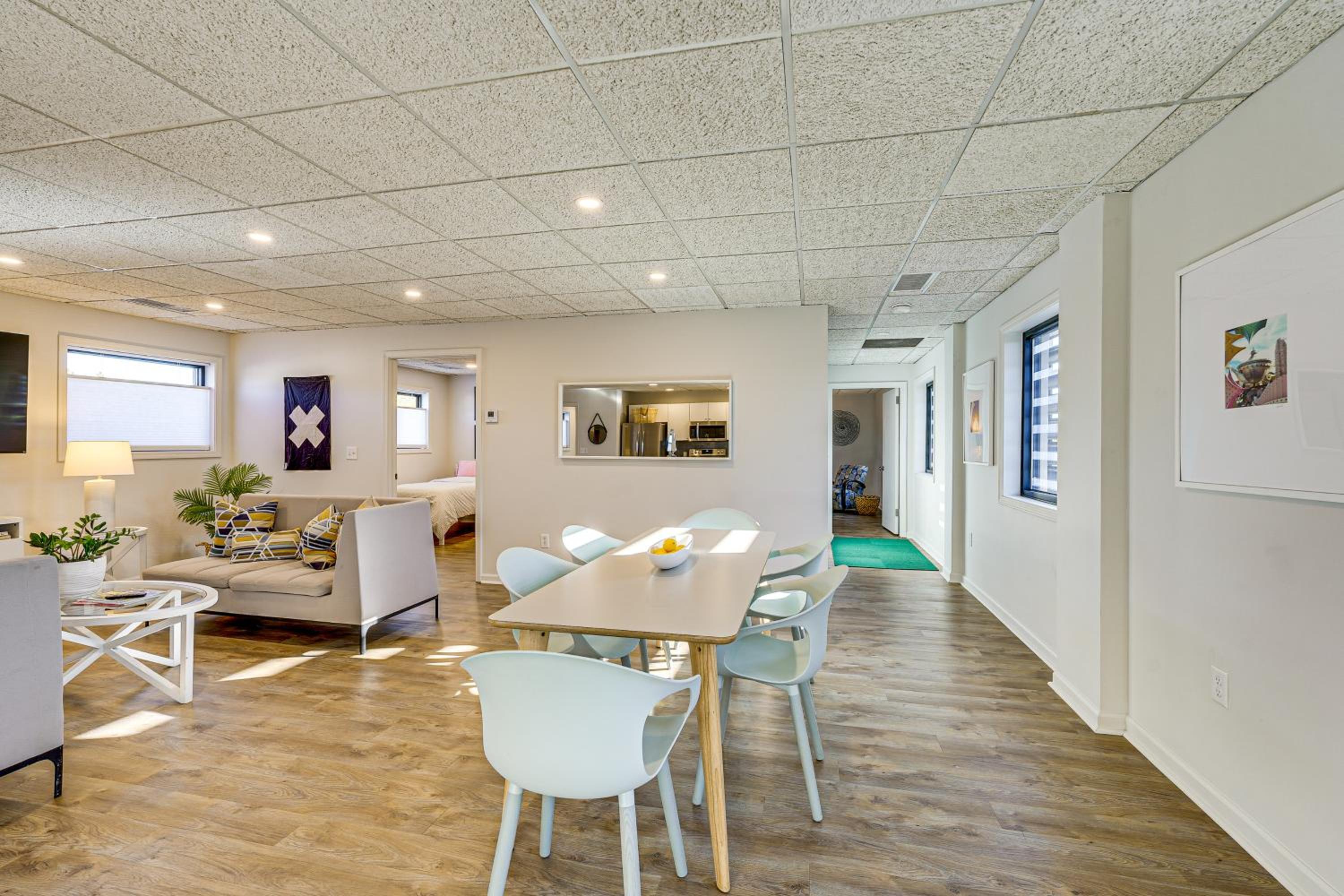 Between Restaurant and Brewery! Chic Perrysburg Apt