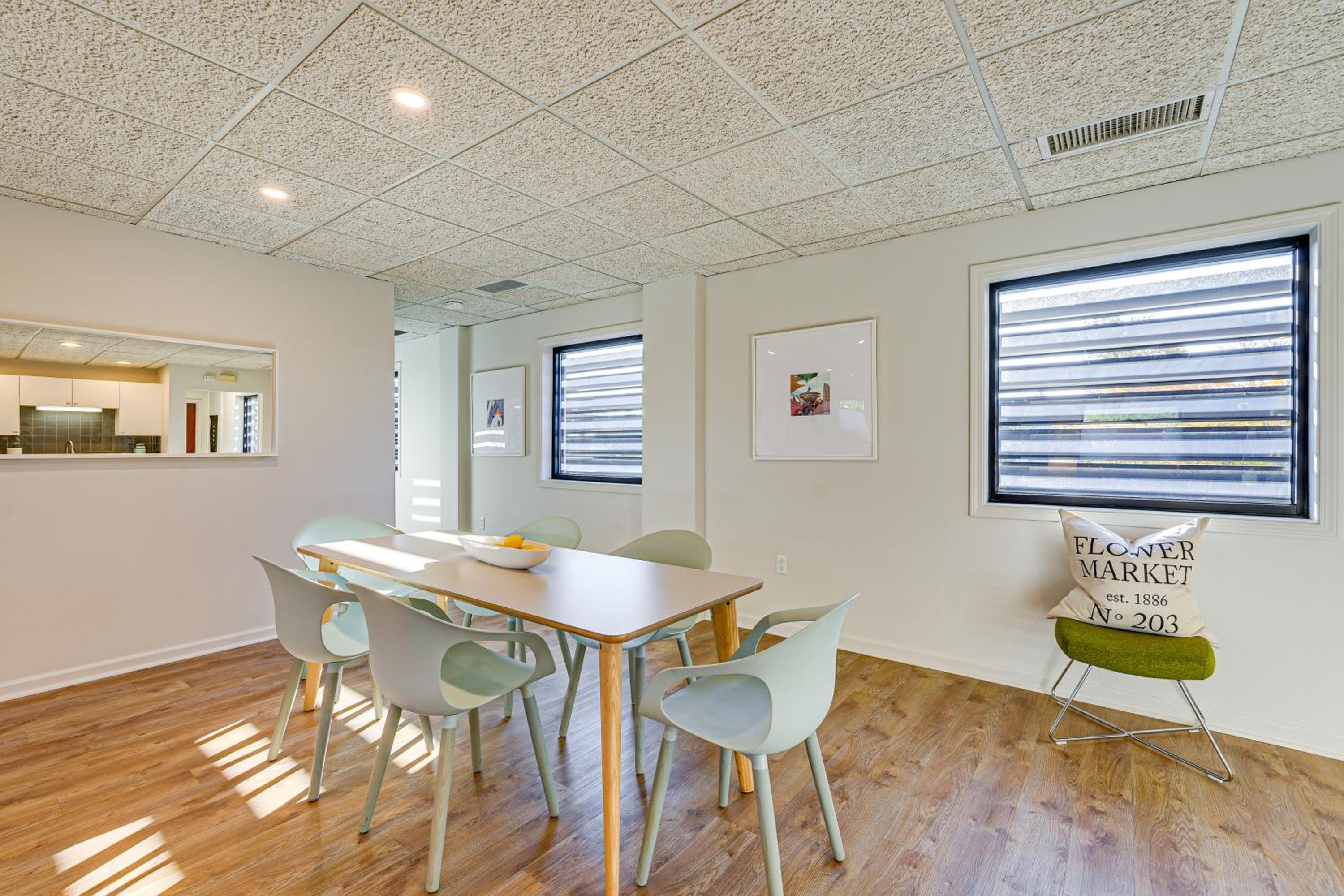 Between Restaurant and Brewery! Chic Perrysburg Apt