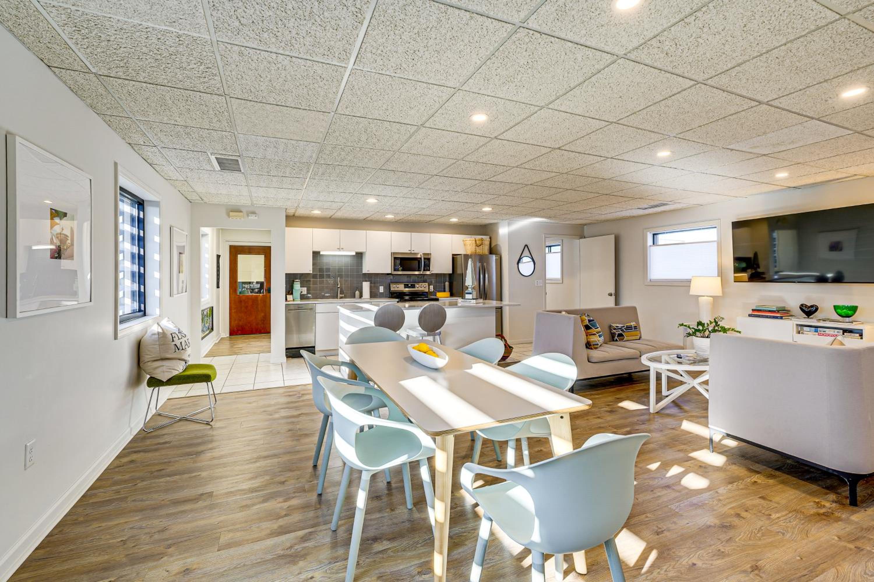 Between Restaurant and Brewery! Chic Perrysburg Apt
